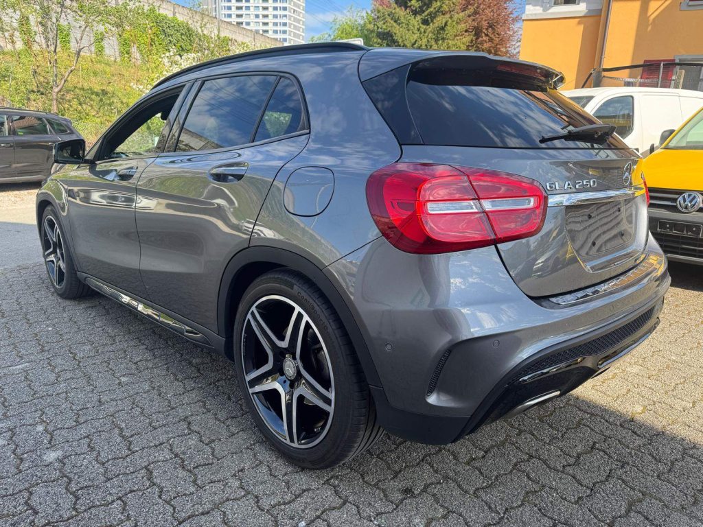 MERCEDES-BENZ GLA 180 GLA 250 AMG Line 4m, Benzin, Occasion / Gebraucht, Automatik - 6