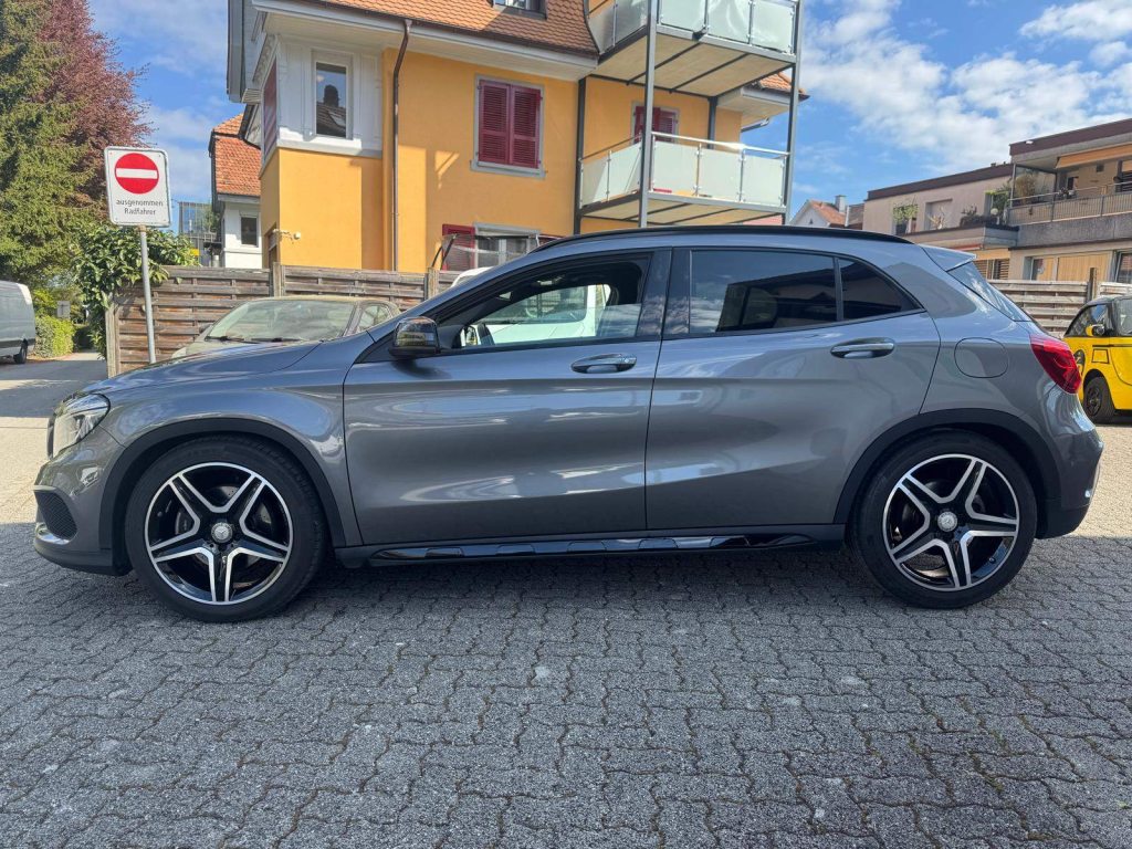 MERCEDES-BENZ GLA 180 GLA 250 AMG Line 4m, Benzin, Occasion / Gebraucht, Automatik - 7