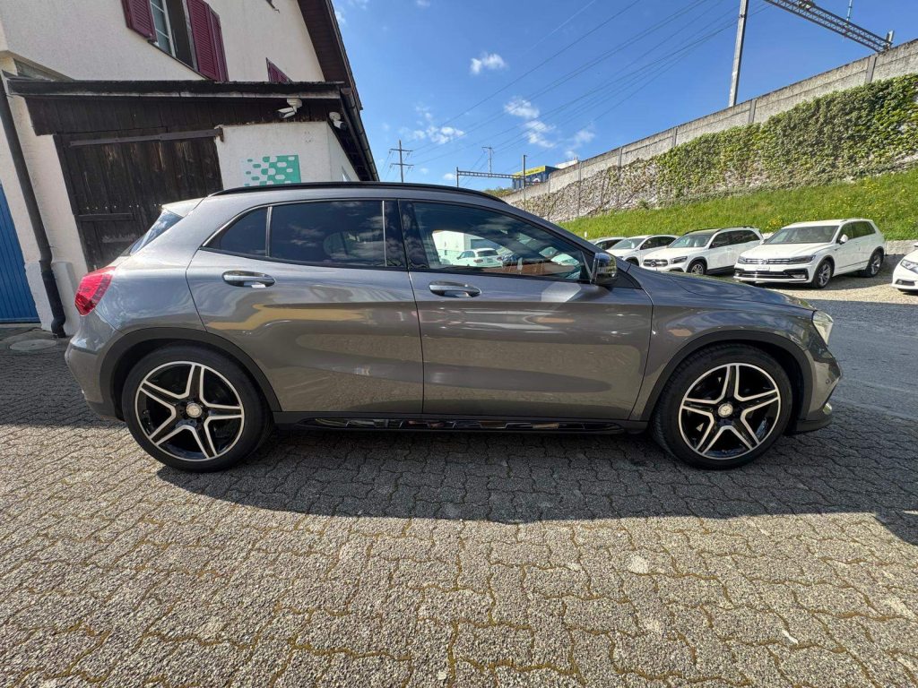 MERCEDES-BENZ GLA 180 GLA 250 AMG Line 4m, Benzin, Occasion / Gebraucht, Automatik - 3