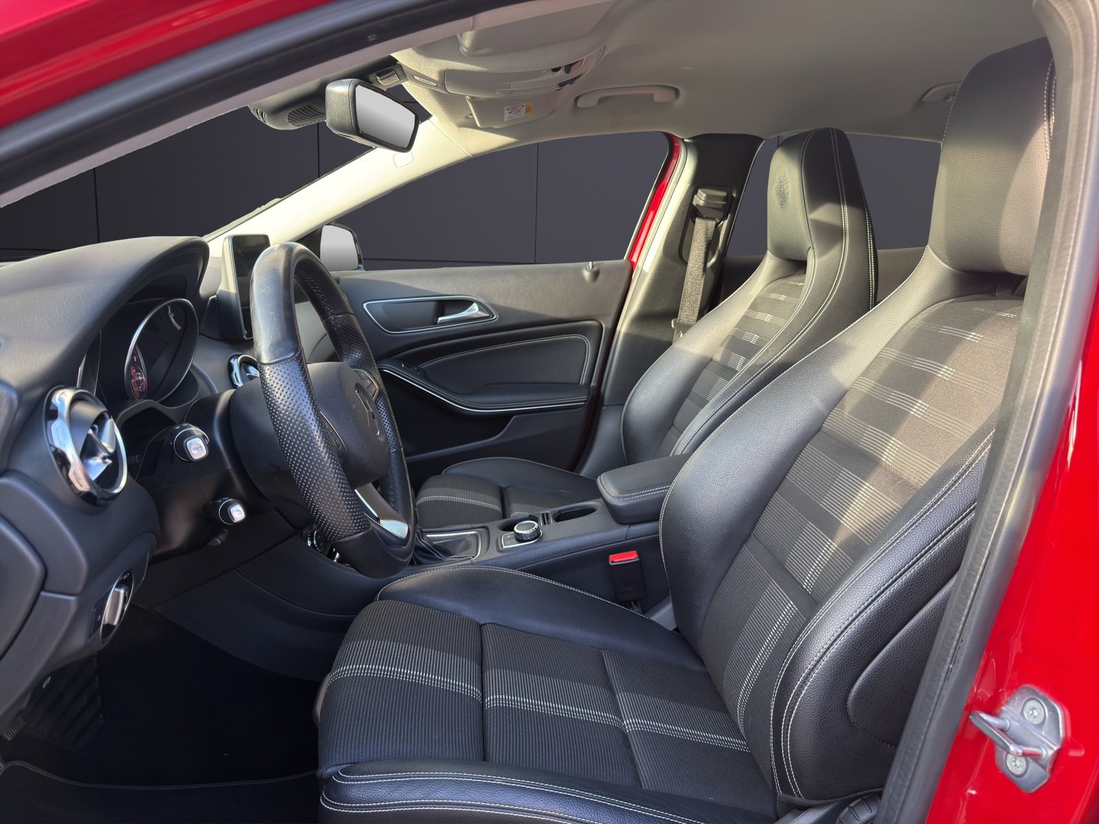 MERCEDES-BENZ GLA 200 Night Star, Essence, Occasion / Utilisé, Manuelle - 6