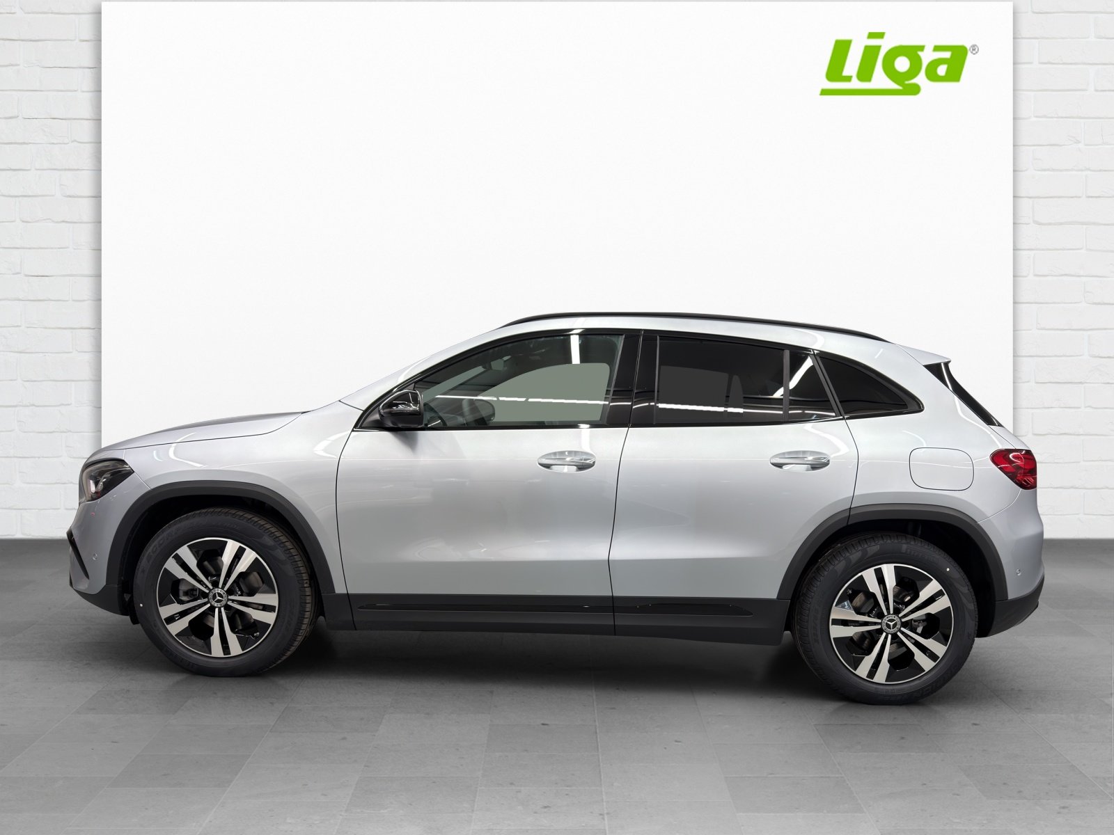 MERCEDES-BENZ GLA 200 Progressive Line Night Star