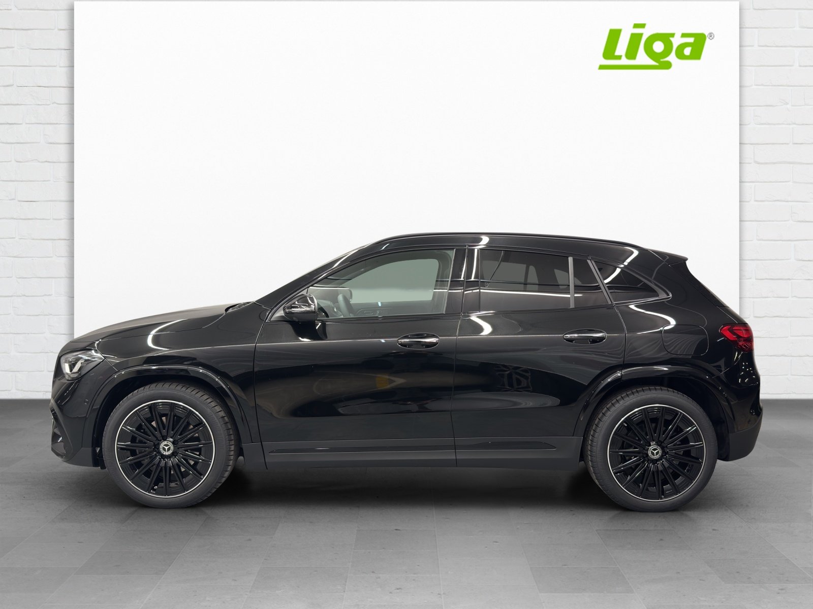 MERCEDES-BENZ GLA 200 AMG Line Night Star