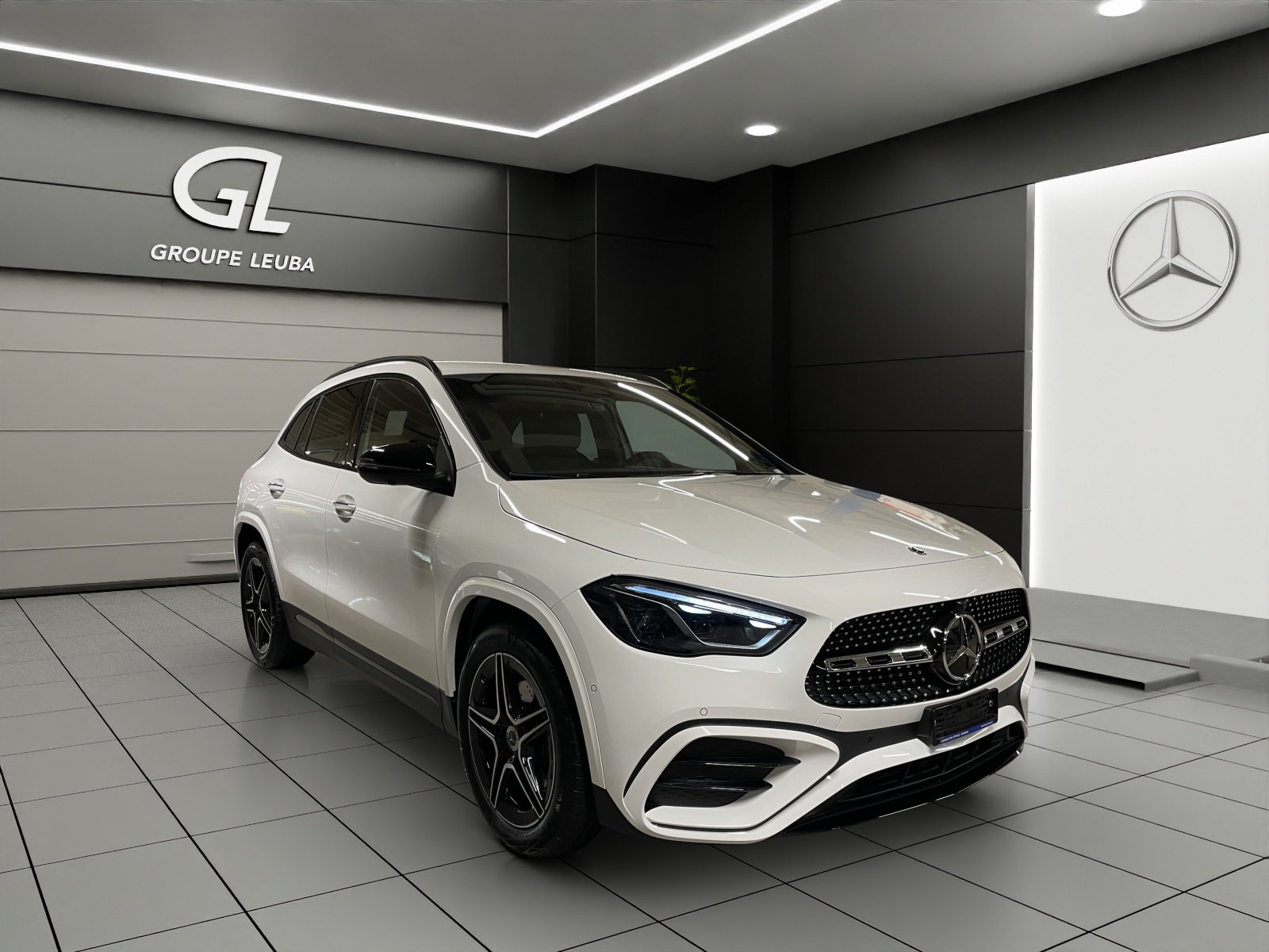 MERCEDES-BENZ GLA 200 Night Star 7G-DCT