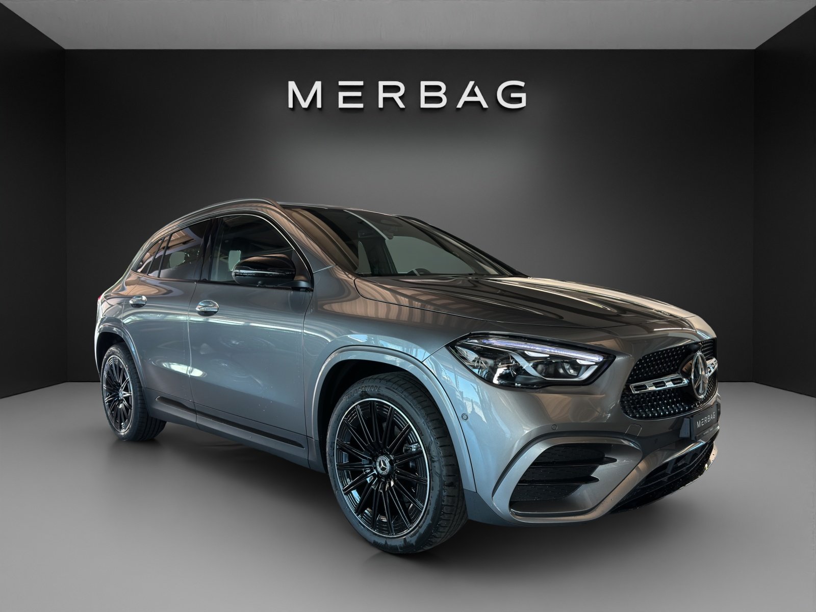 MERCEDES-BENZ GLA 200 Night Star 7G-D