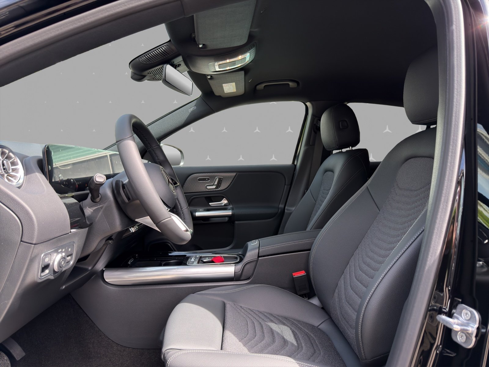 MERCEDES-BENZ GLA 200 Night Star 7G-DCT, Mild-Hybrid Petrol/Electric, New car, Automatic - 7