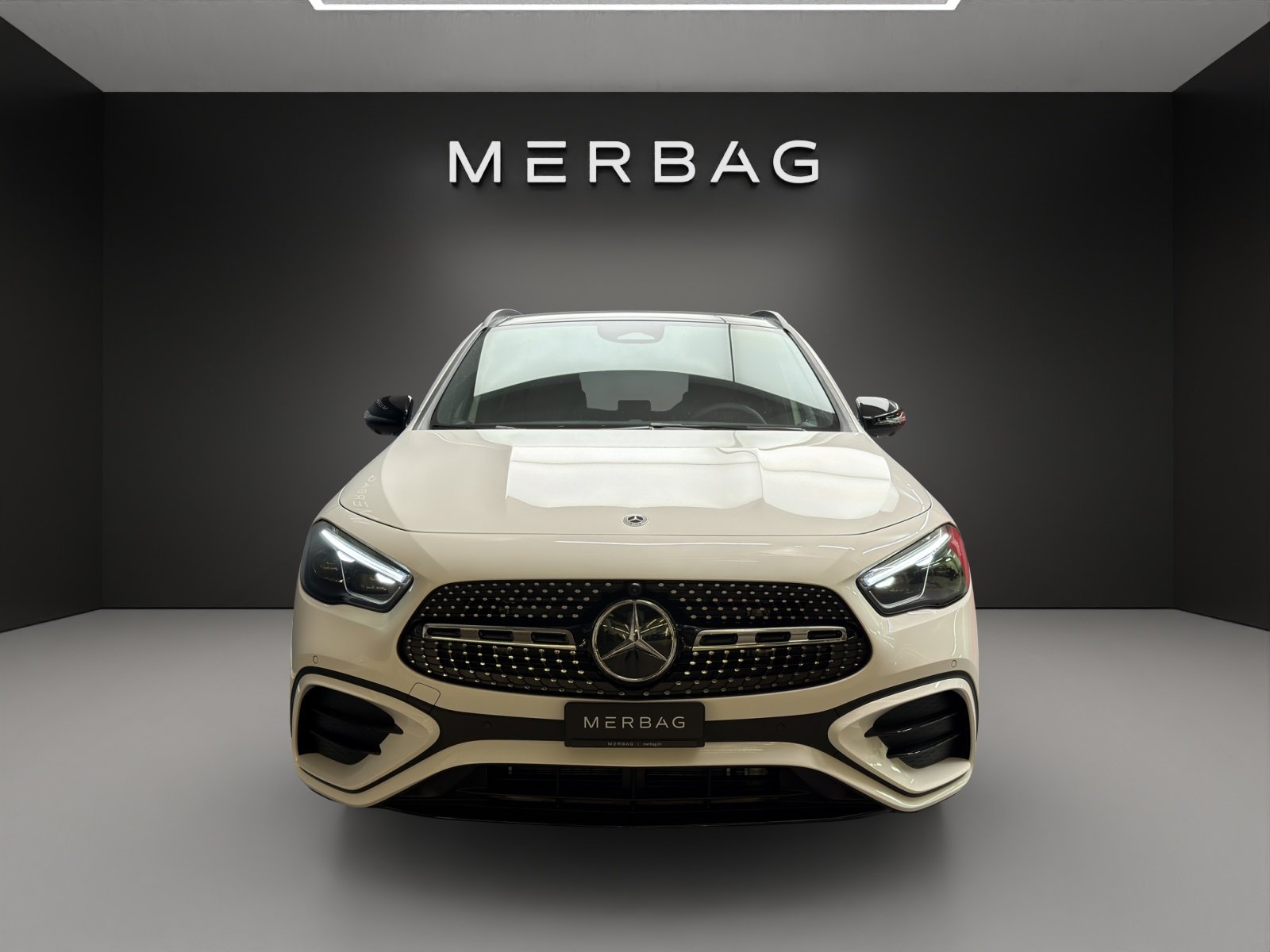 MERCEDES-BENZ GLA 200 Night Star 7G-D