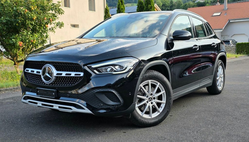 MERCEDES-BENZ GLA 200 AMG Line