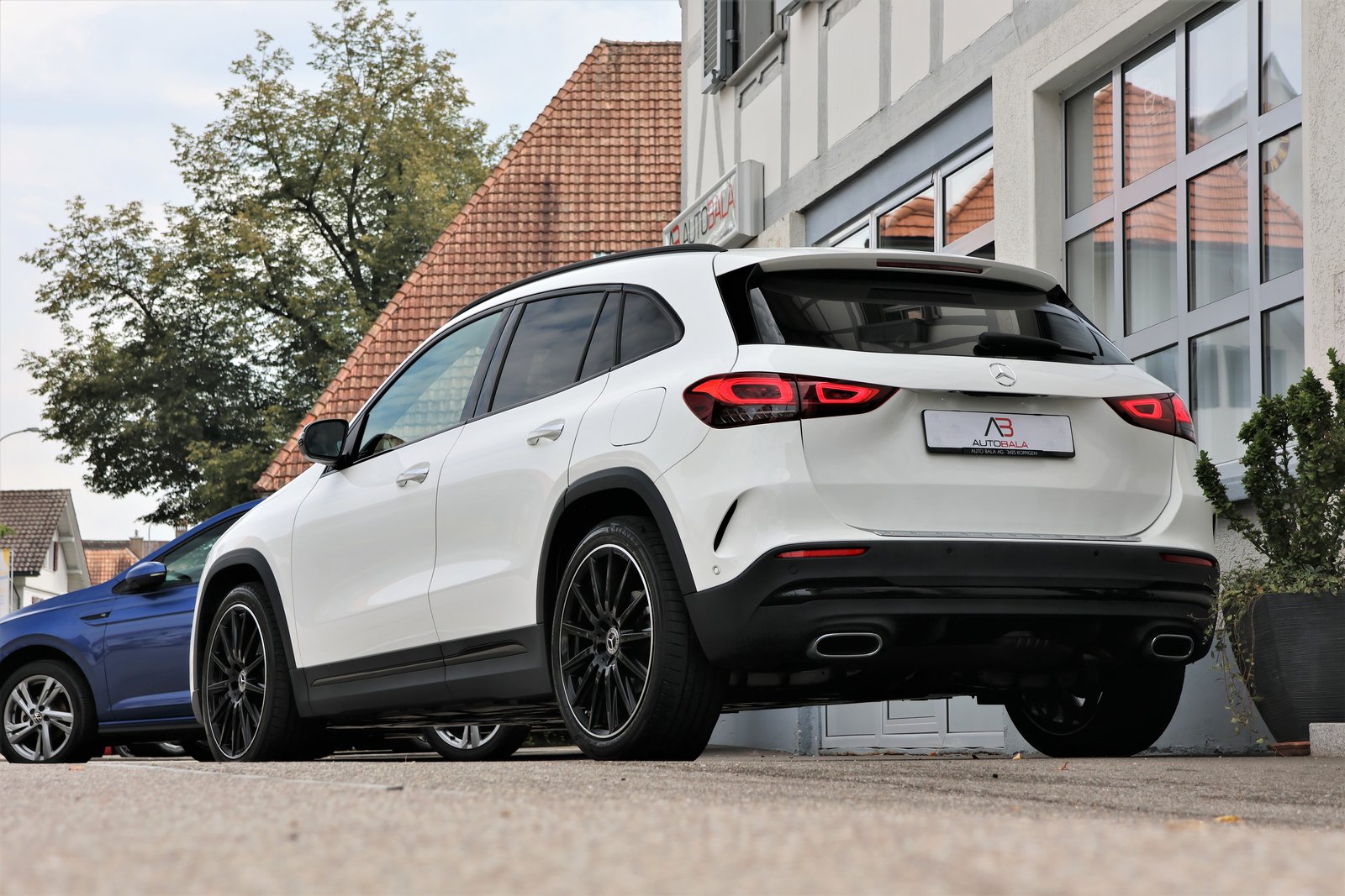 MERCEDES-BENZ GLA 200 4Matic AMG Line 8G-DCT (CH) + 1'800KG AHK, Petrol, Second hand / Used, Automatic - 2