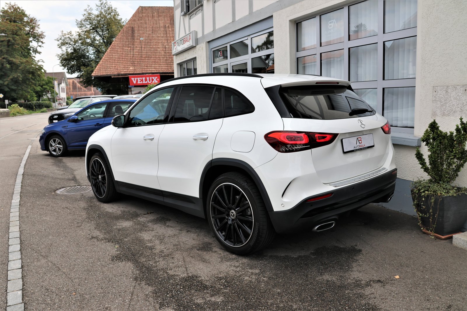 MERCEDES-BENZ GLA 200 4Matic AMG Line 8G-DCT (CH) + 1'800KG AHK, Petrol, Second hand / Used, Automatic - 5