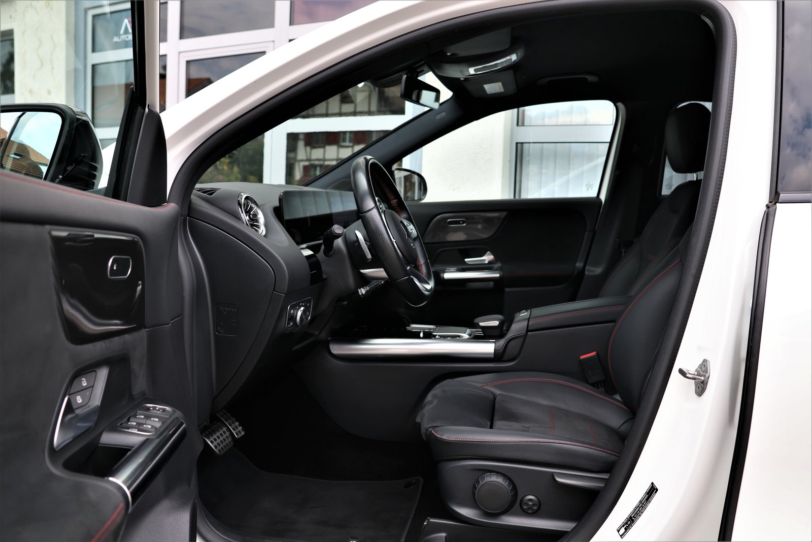MERCEDES-BENZ GLA 200 4Matic AMG Line 8G-DCT (CH) + 1'800KG AHK, Petrol, Second hand / Used, Automatic - 7