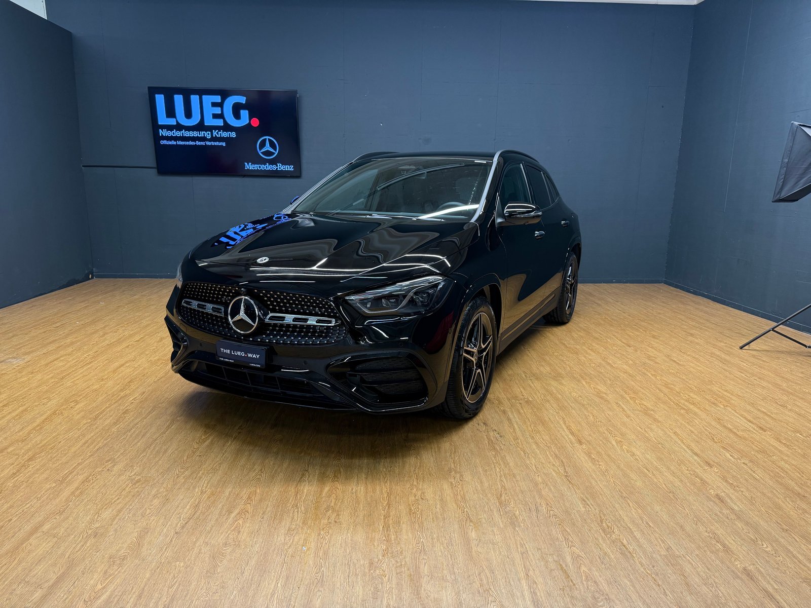 MERCEDES-BENZ GLA 200 - AMG / DISTRONIC / 360 Grad Kamera /