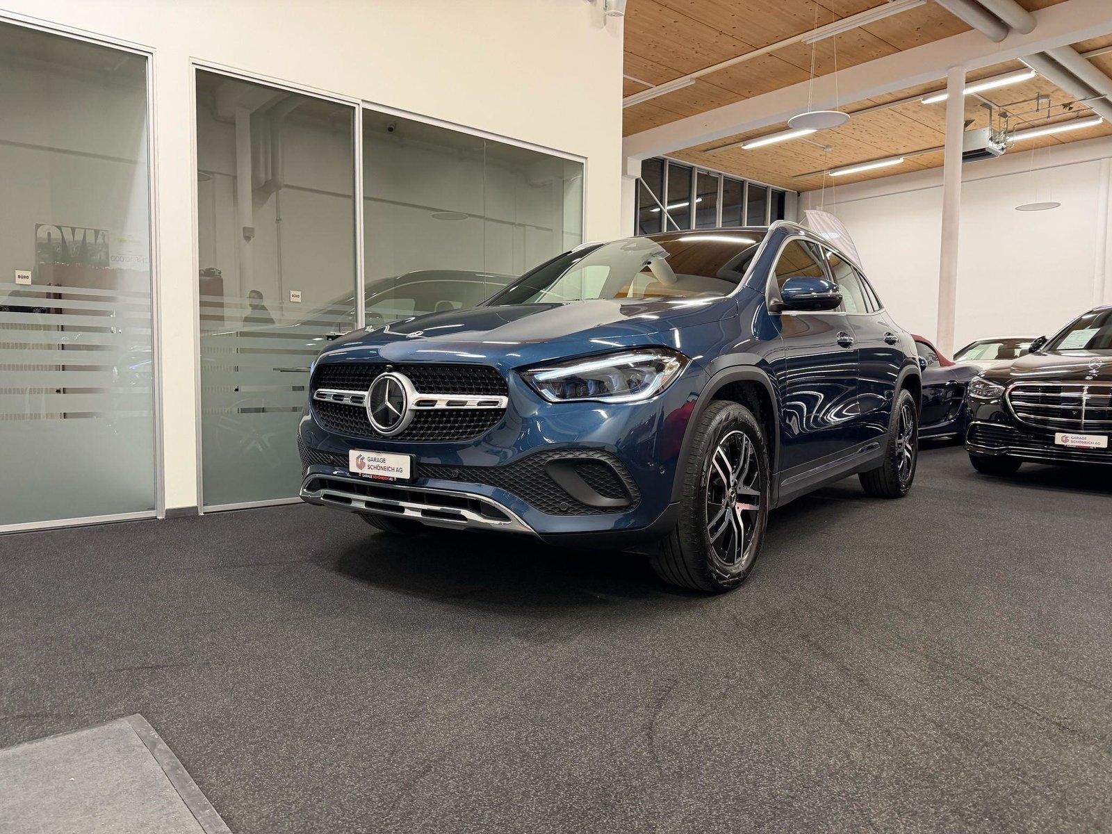 MERCEDES-BENZ GLA 200 Progressive