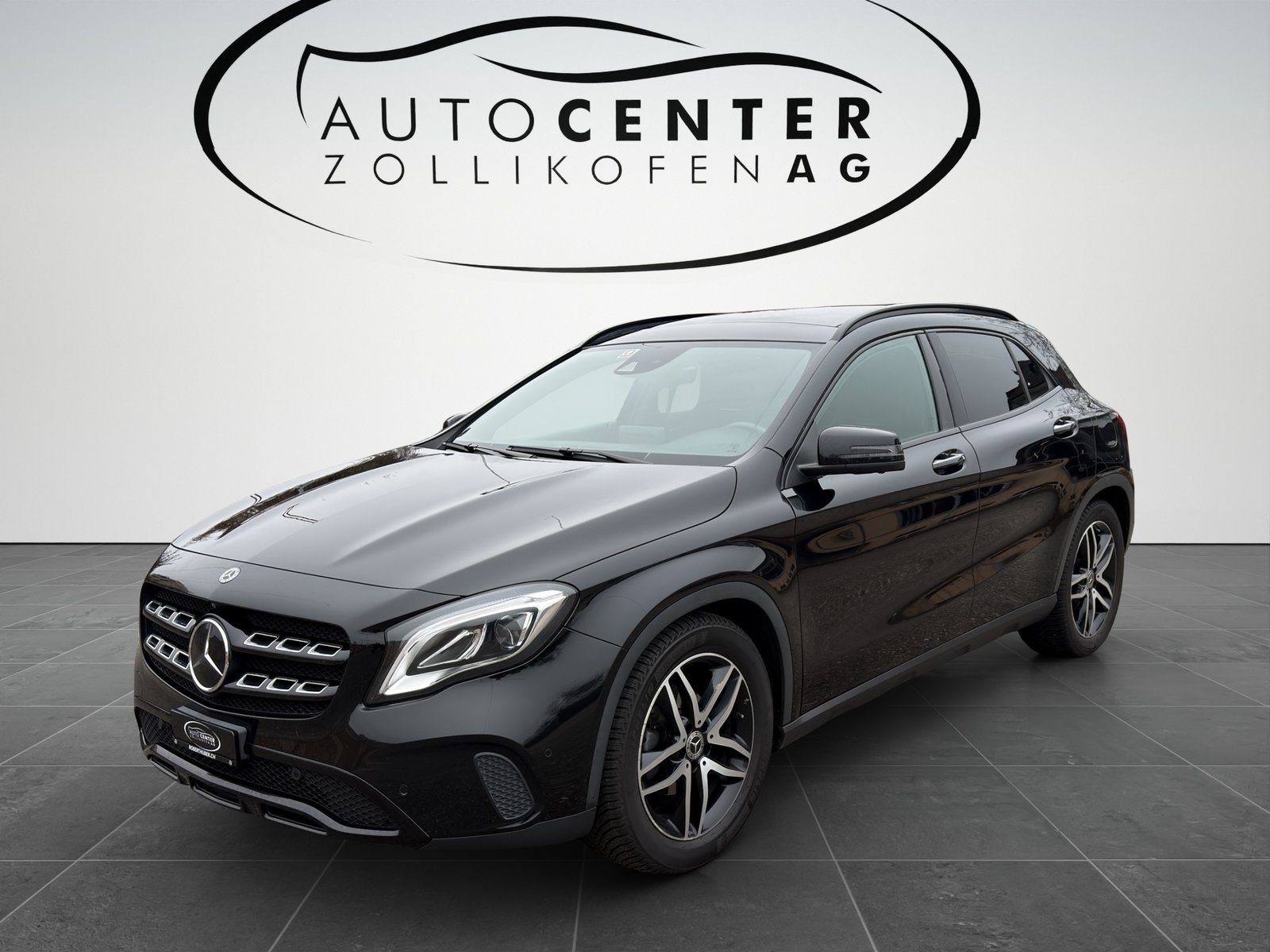 MERCEDES-BENZ GLA 200 Night Star 7G-DCT
