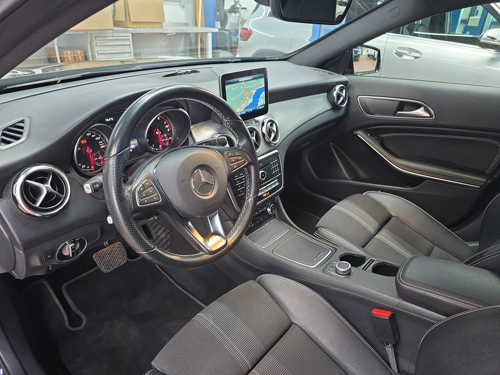 MERCEDES-BENZ GLA 200 Night Star Urban Line, Benzina, Occasioni / Usate, Automatico - 5