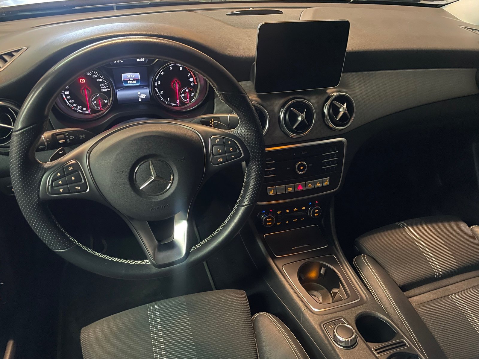 MERCEDES-BENZ GLA 200 Night Star, Petrol, Second hand / Used, Automatic - 5