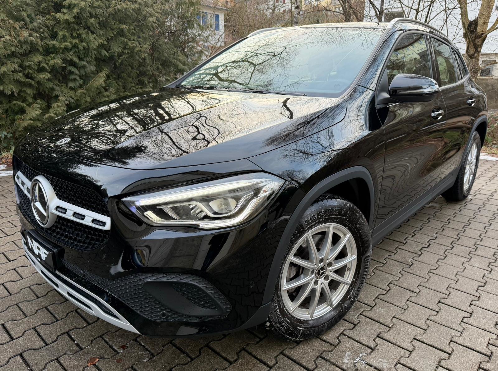 MERCEDES-BENZ GLA 200 7G-DCT