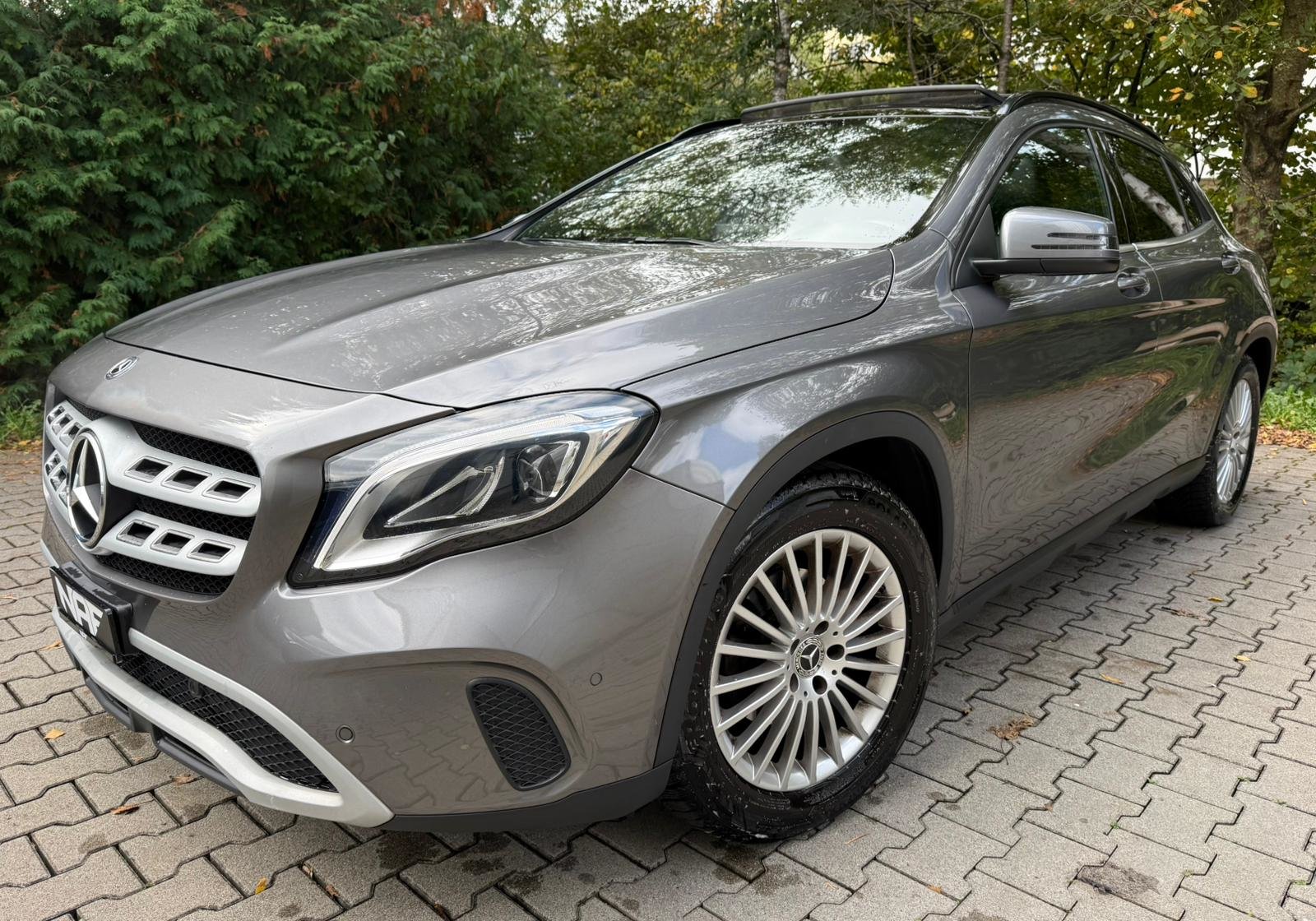MERCEDES-BENZ GLA 200 d Swiss Star Edition Style 4Matic 7G-D