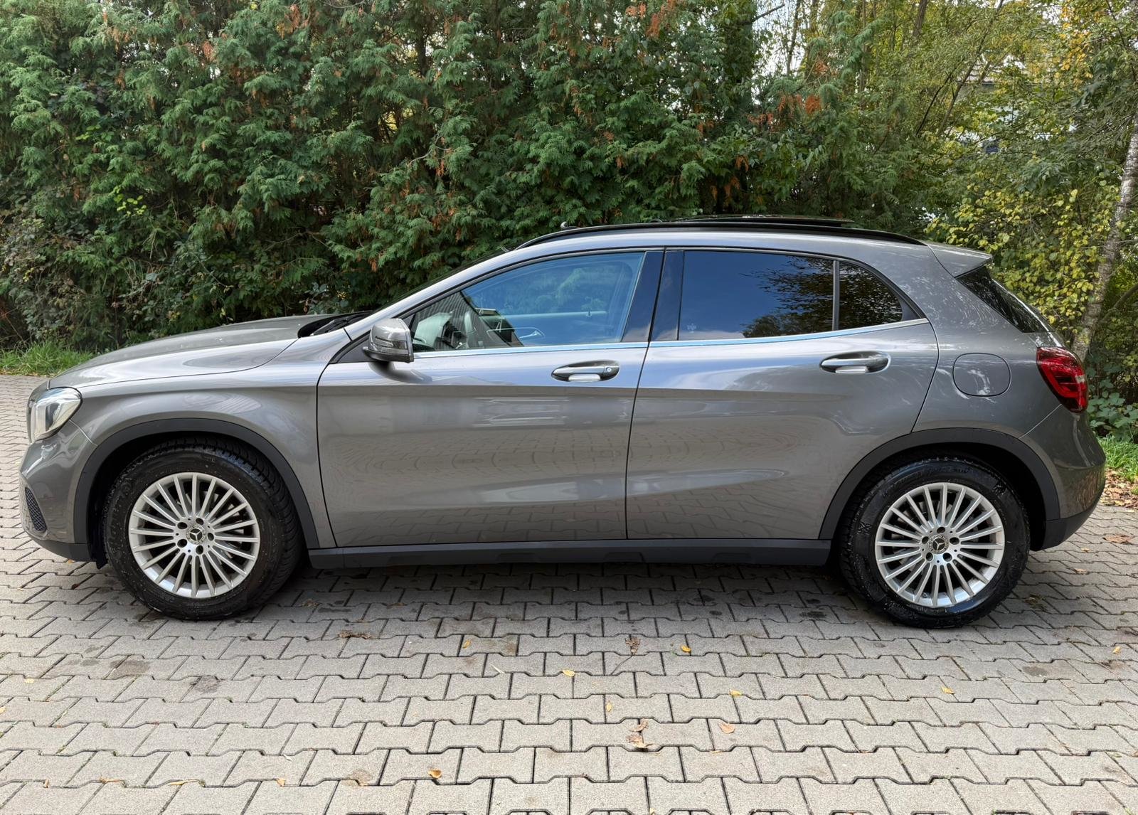 MERCEDES-BENZ GLA 200 d Swiss Star Edition Style 4Matic 7G-D, Diesel, Occasion / Gebraucht, Automatik - 2