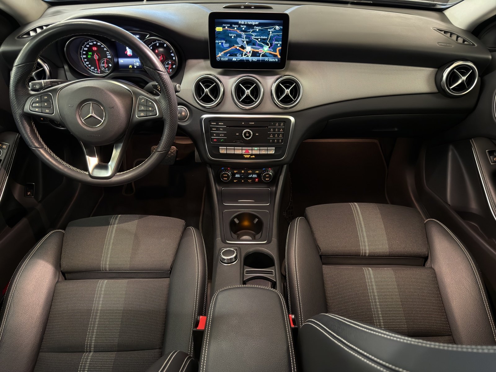 MERCEDES-BENZ GLA 200 Night Star, Benzin, Occasion / Gebraucht, Automatik - 6