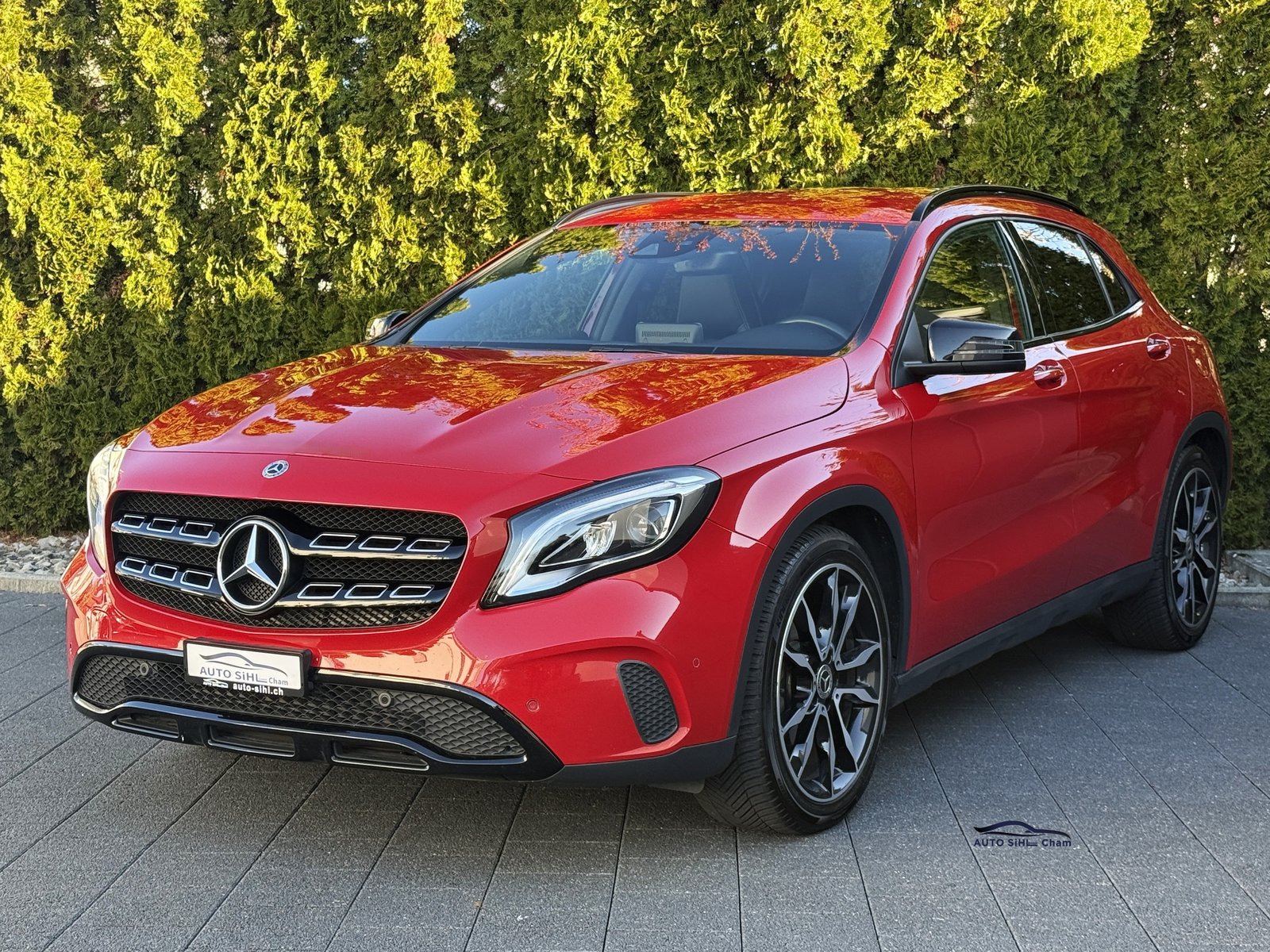 MERCEDES-BENZ GLA 200 Night Star 7G-DCT / Gratis Service