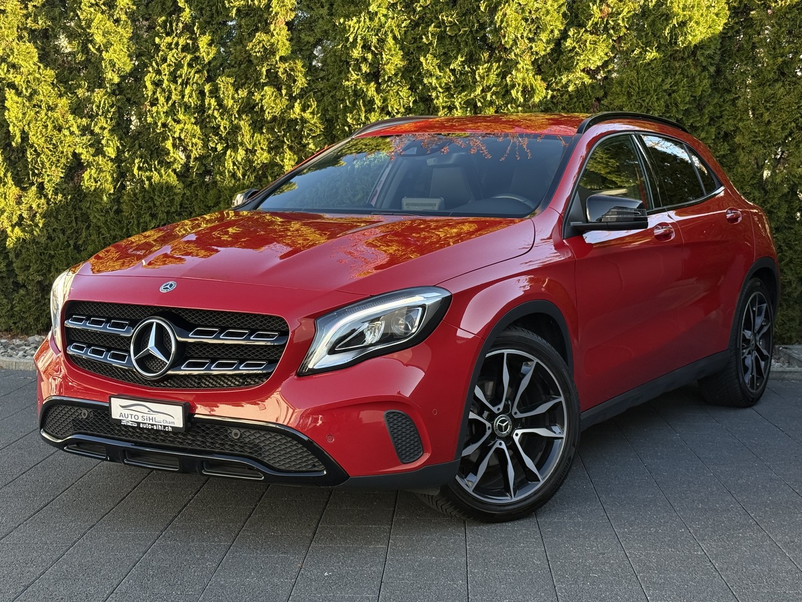 MERCEDES-BENZ GLA 200 Night Star 7G-DCT / Gratis Service, Petrol, Second hand / Used, Automatic - 2