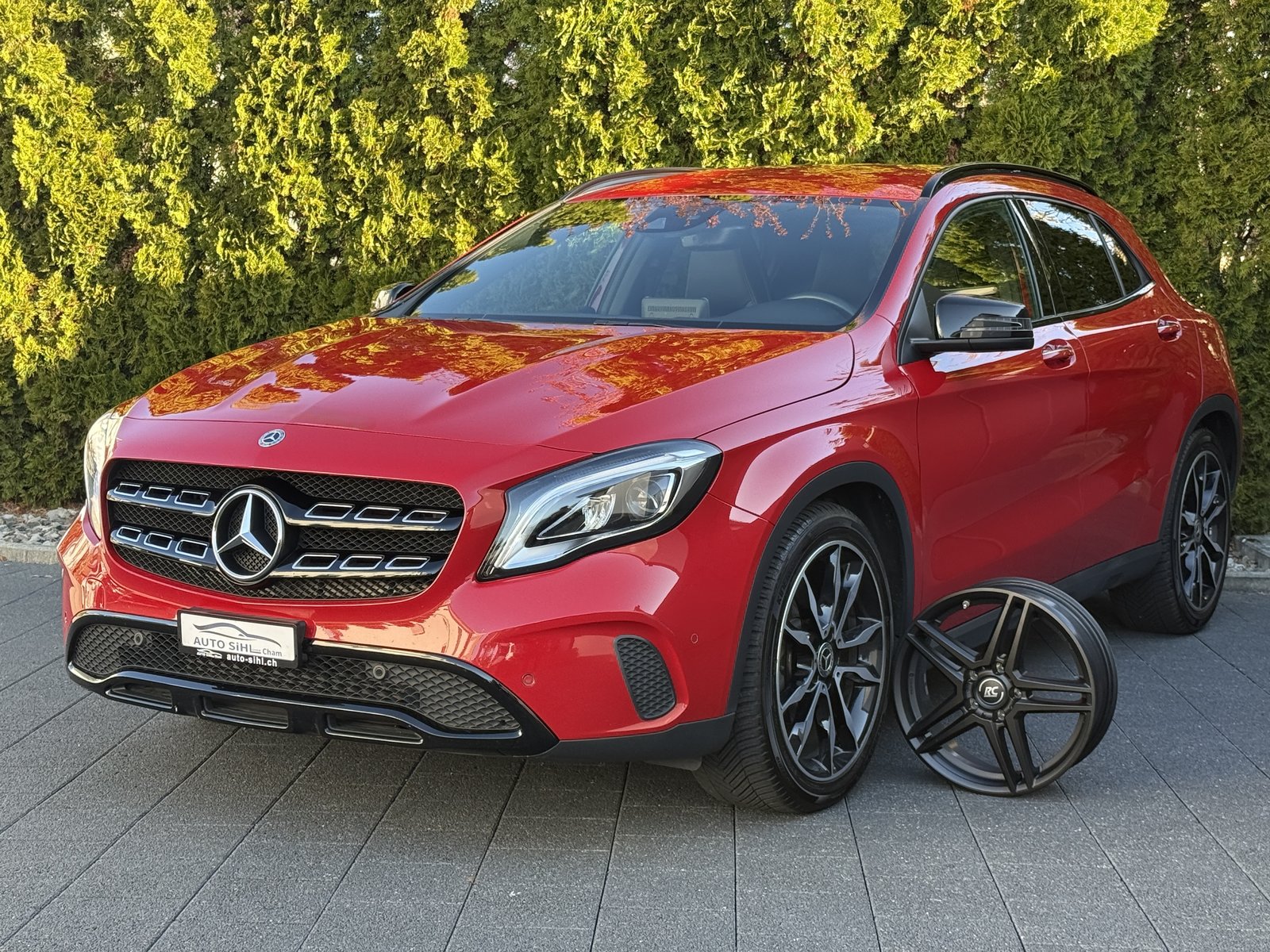 MERCEDES-BENZ GLA 200 Night Star 7G-DCT / Gratis Service, Petrol, Second hand / Used, Automatic - 4