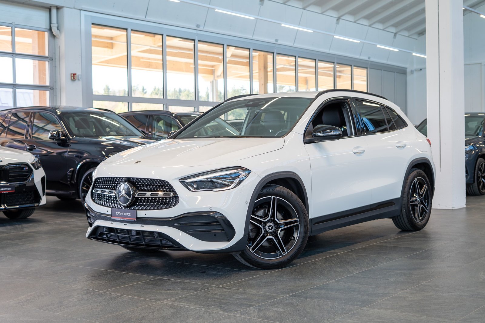 MERCEDES-BENZ GLA 200 AMG Line 4matic / Ambiente-beleuchtung