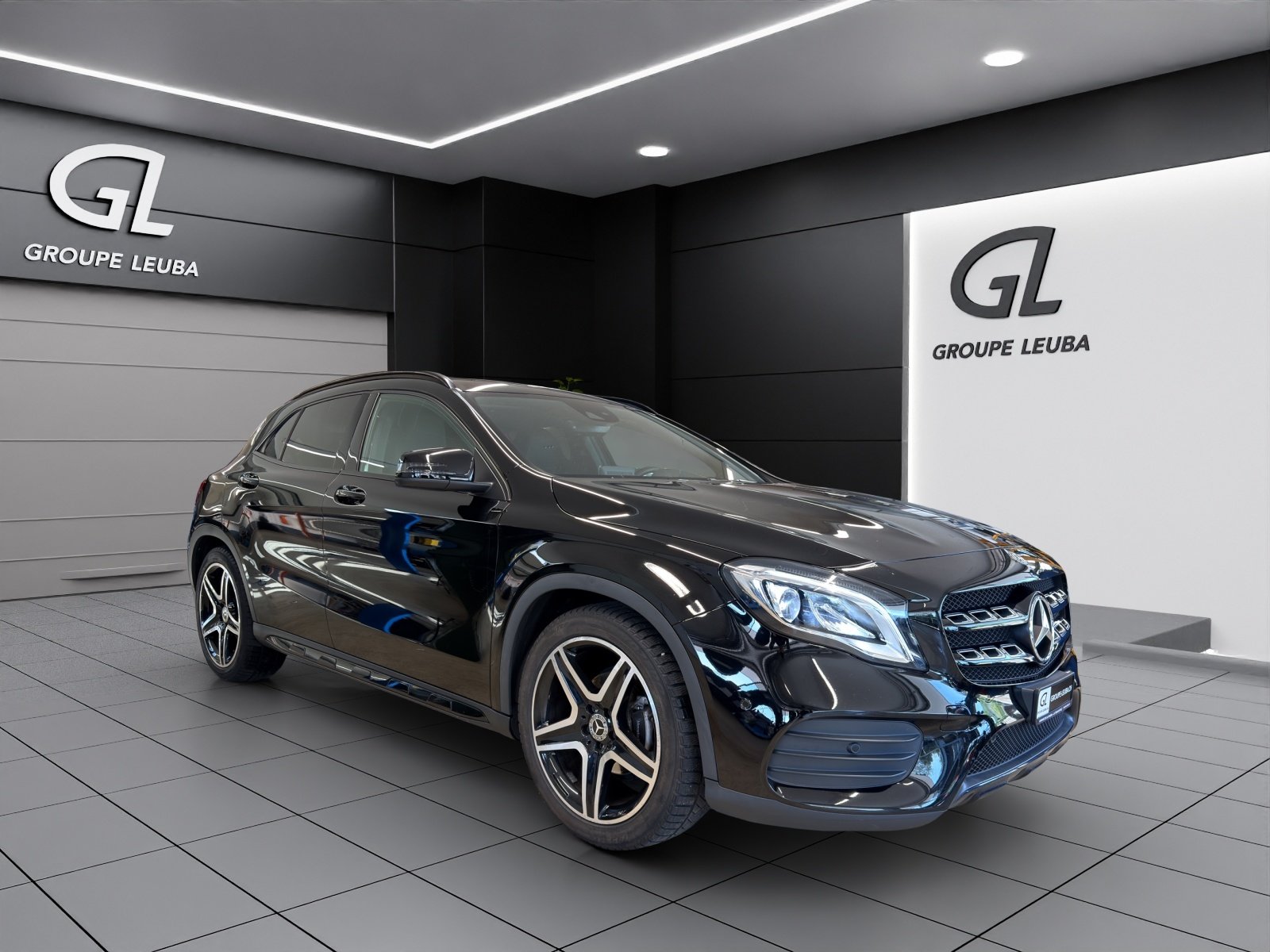 MERCEDES-BENZ GLA 200 AMG Line