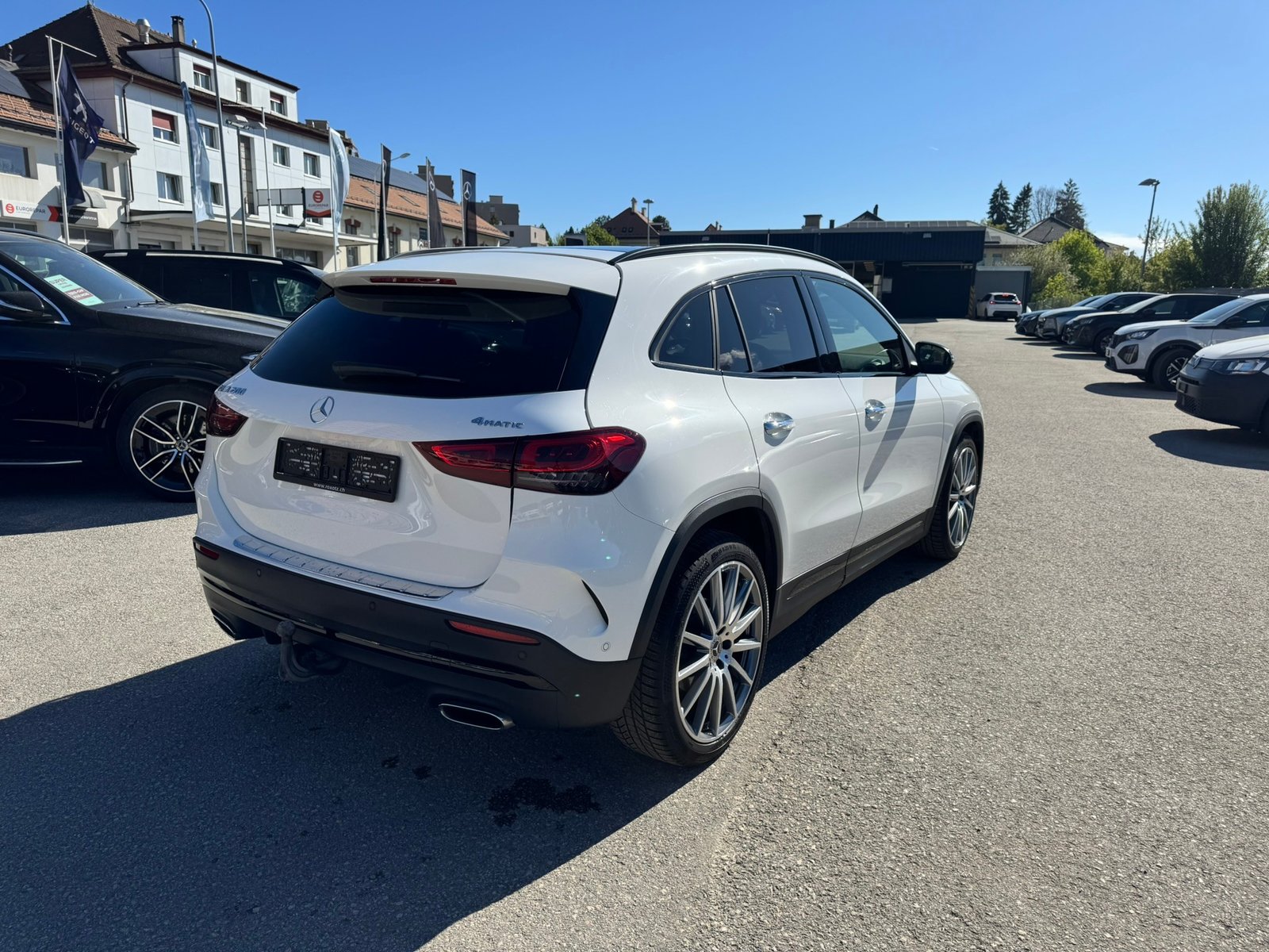 MERCEDES-BENZ GLA 200 4Matic AMG Line 8G-DCT, Benzin, Occasion / Gebraucht, Automatik - 4