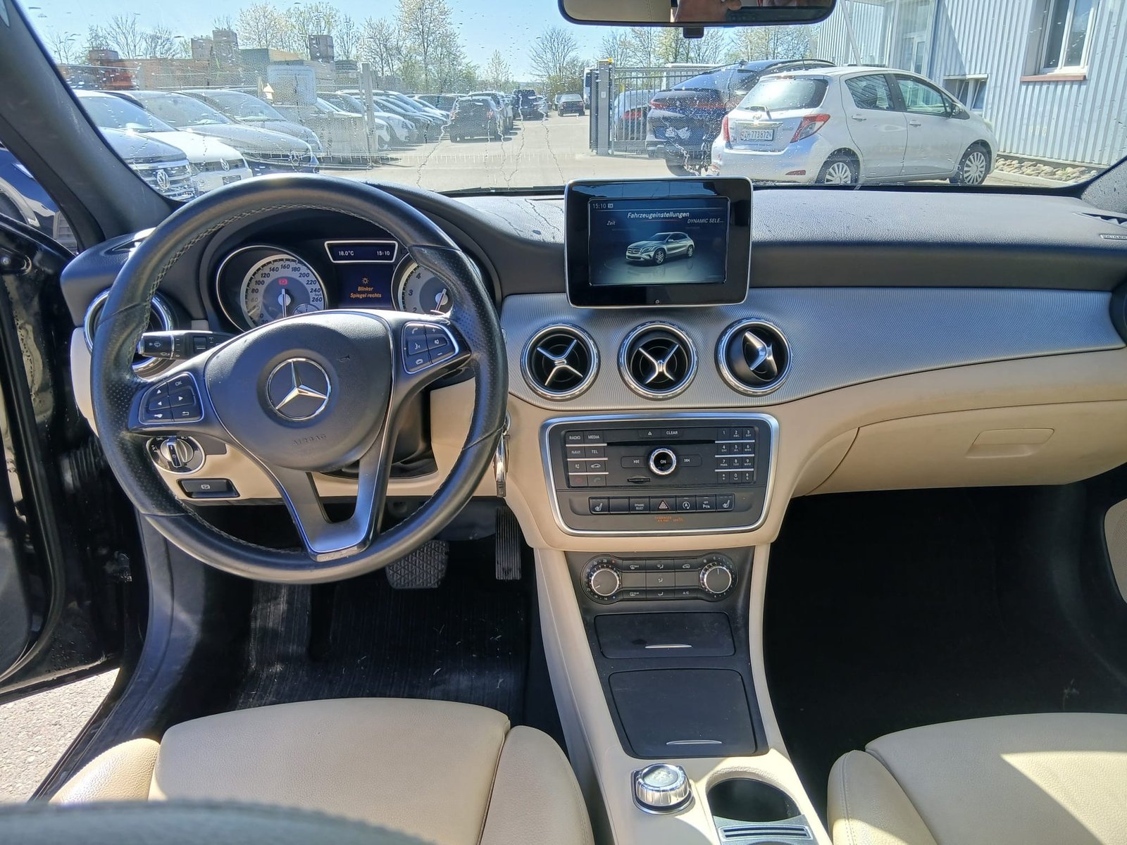 MERCEDES-BENZ GLA 200 Night Star 7G-DCT, Petrol, Second hand / Used, Automatic - 5