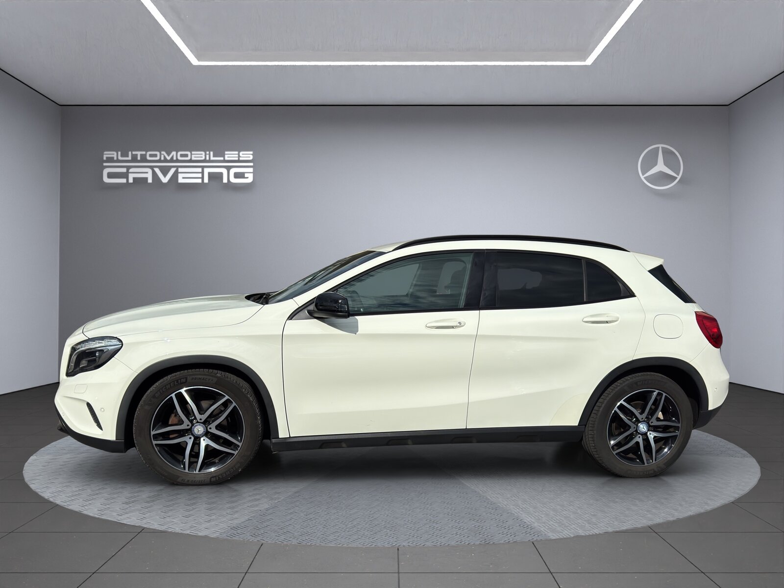 MERCEDES-BENZ GLA 200 Night Star 7G-DCT, Petrol, Second hand / Used, Automatic - 2