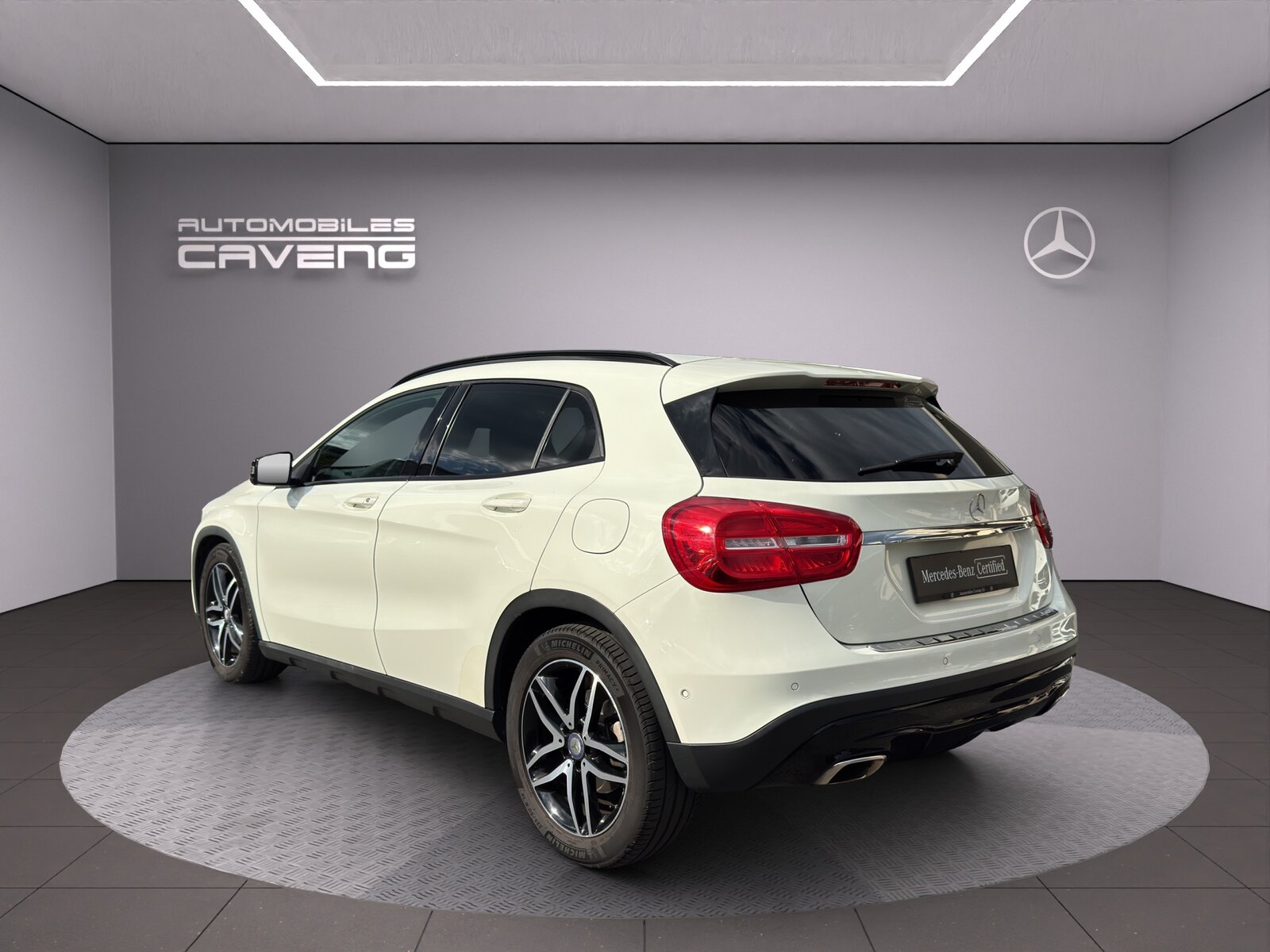 MERCEDES-BENZ GLA 200 Night Star 7G-DCT, Petrol, Second hand / Used, Automatic - 3
