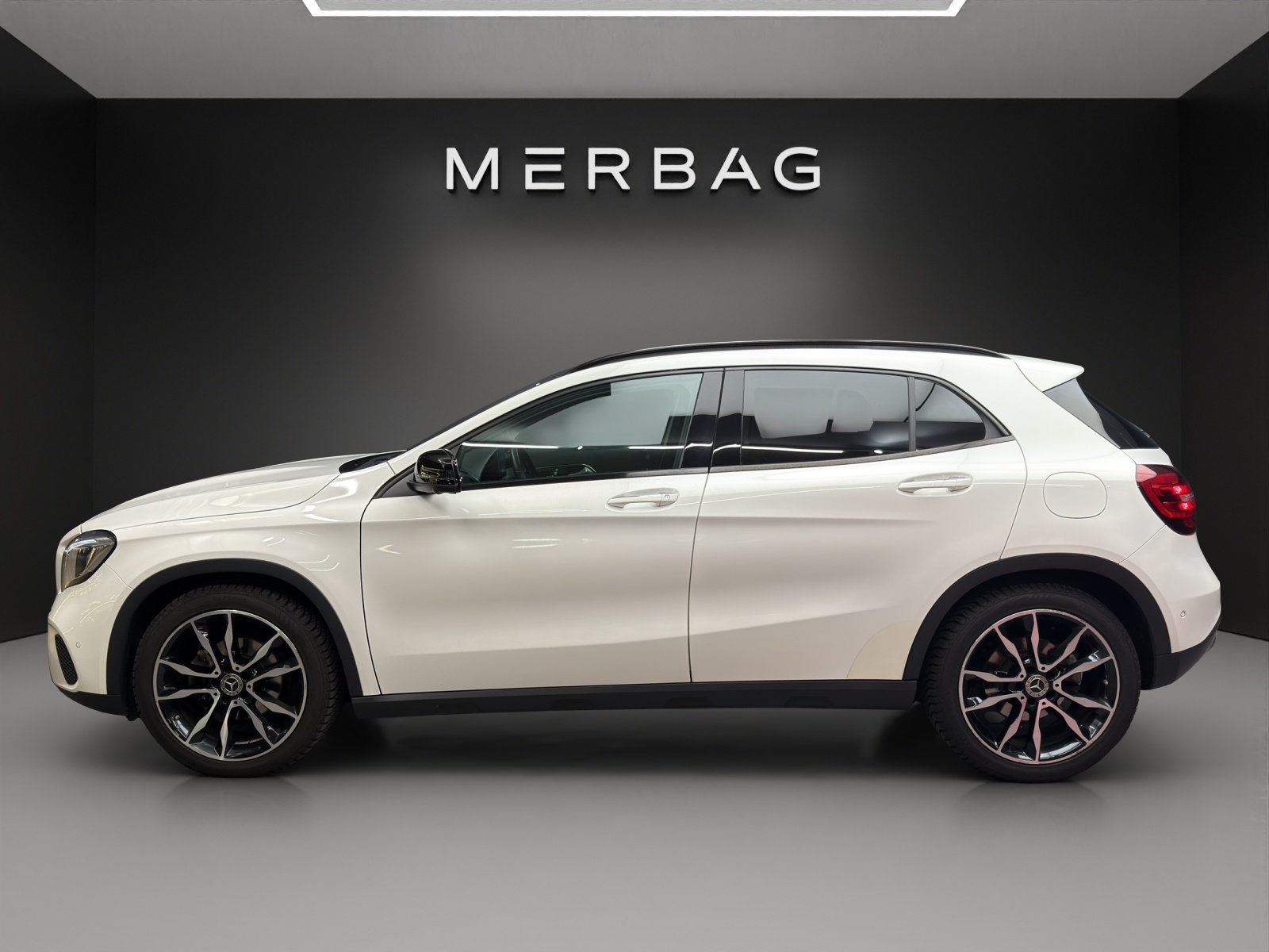 MERCEDES-BENZ GLA 200, Petrol, Second hand / Used, Manual - 3