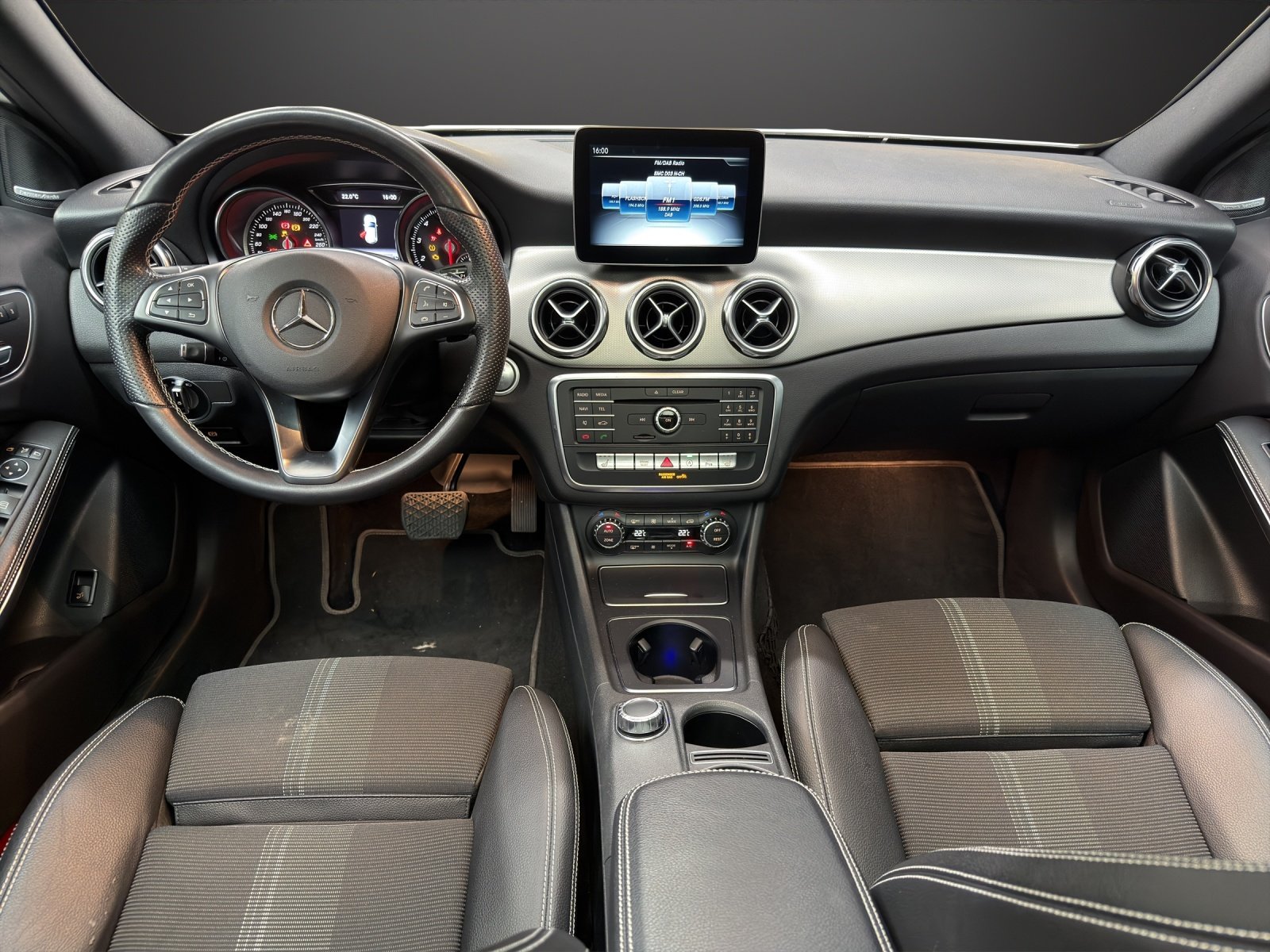 MERCEDES-BENZ GLA 200, Petrol, Second hand / Used, Manual - 6