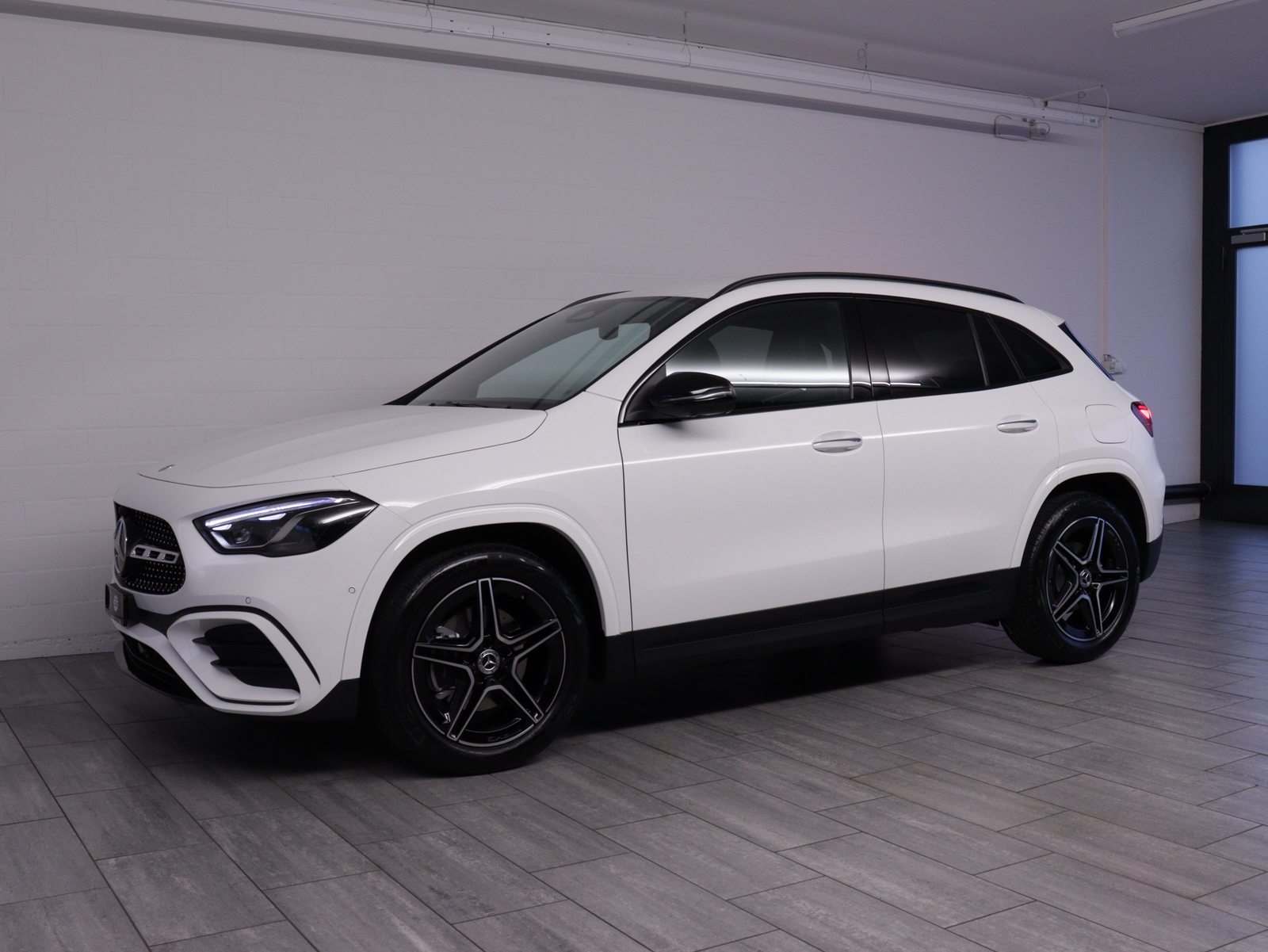 MERCEDES-BENZ GLA 200 Night Star AMG Line, Mild-Hybrid Benzin/Elektro, Occasion / Gebraucht, Automatik - 2