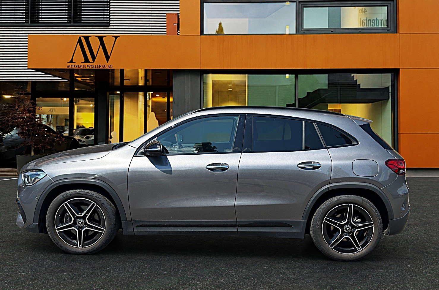 MERCEDES-BENZ GLA 200 AMG Line 4matic / CH Fahrzeug mit Grat