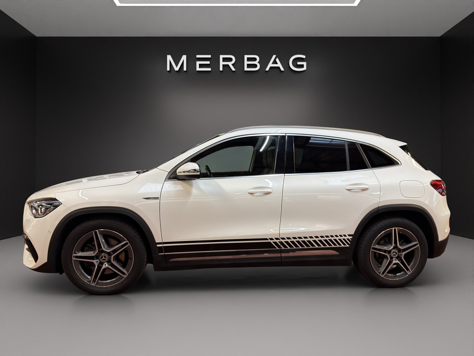 MERCEDES-BENZ GLA 200 AMG Line, Petrol, Second hand / Used, Automatic - 2