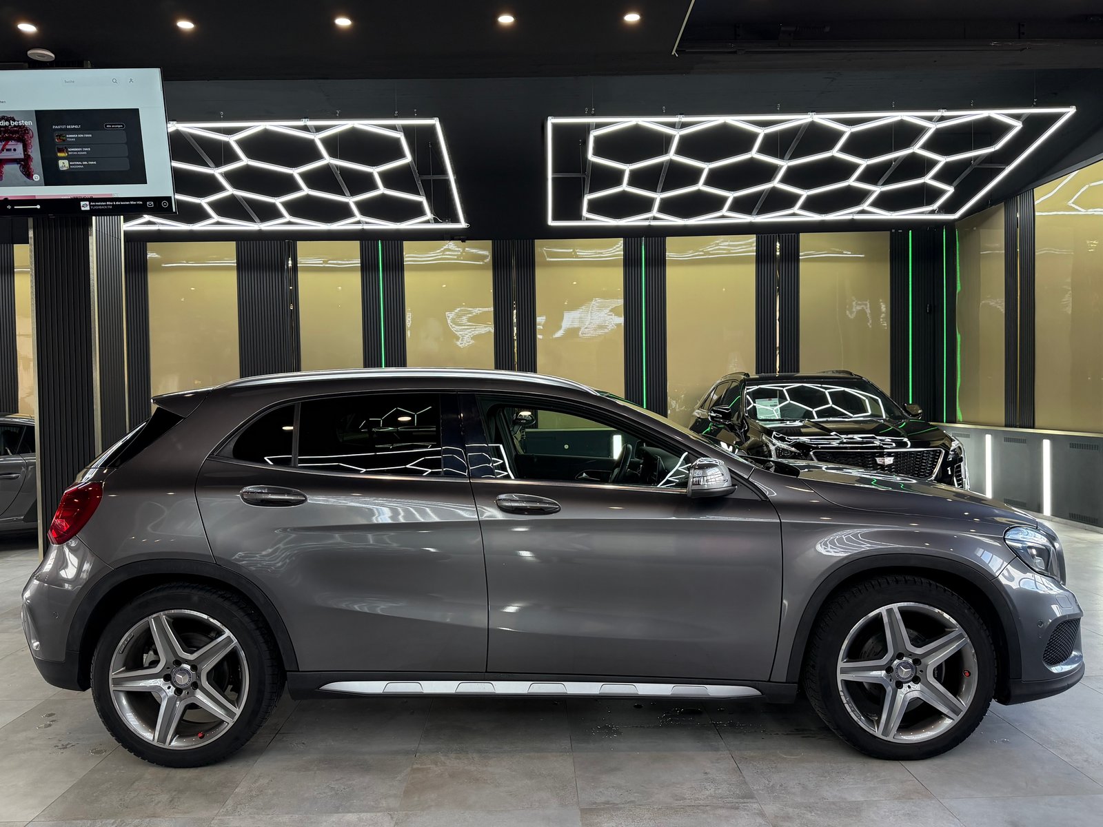 MERCEDES-BENZ GLA 200 AMG Line, Essence, Occasion / Utilisé, Manuelle - 4