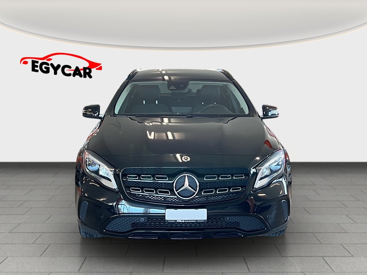 MERCEDES-BENZ GLA 200 Night Star 7G-DCT