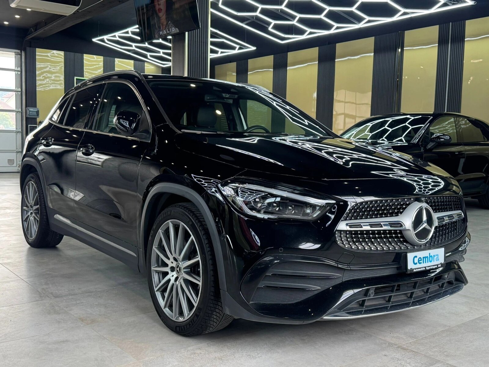 MERCEDES-BENZ GLA 200 4Matic AMG Line 8G-DCT, Benzin, Occasion / Gebraucht, Automatik - 4