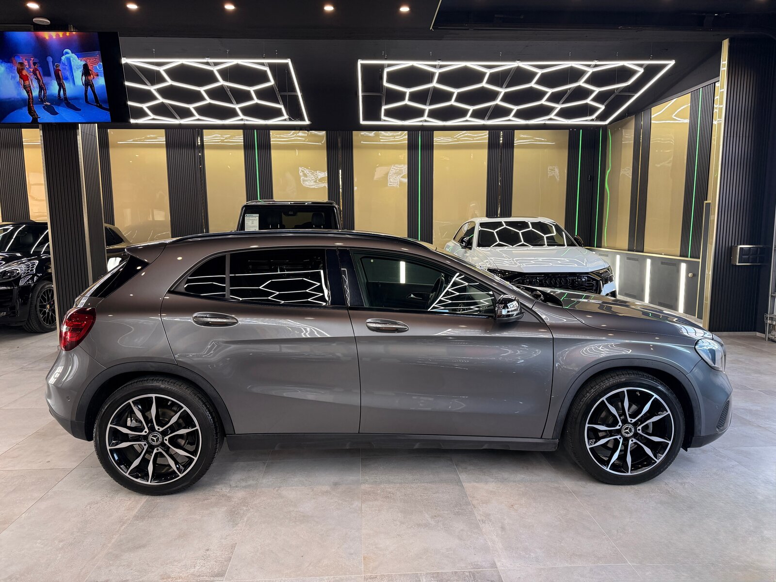 MERCEDES-BENZ GLA 200 Night Star 7G-DCT, Benzin, Occasion / Gebraucht, Automatik - 5