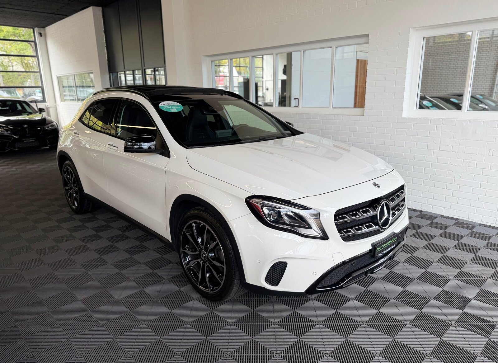 MERCEDES-BENZ GLA 200 Night Star 7G-DCT 156 PS * PANORAMA DA