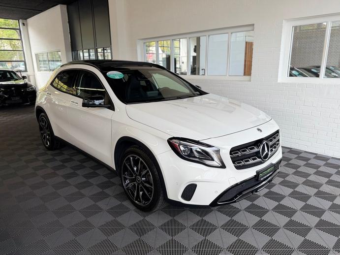 MERCEDES-BENZ GLA 200 Night Star 7G-DCT 156 PS * PANORAMA DA, Petrol, Second hand / Used, Automatic