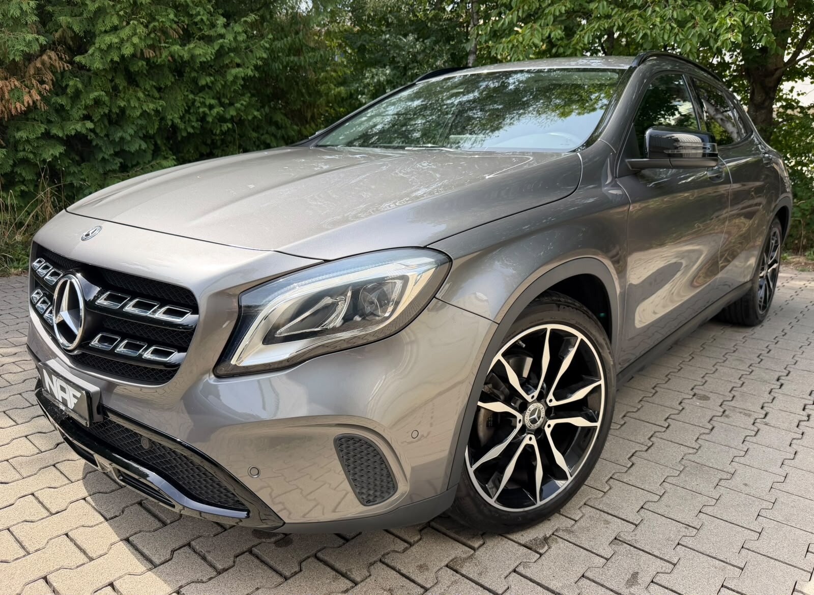MERCEDES-BENZ GLA 200 Night Star 7G-DCT