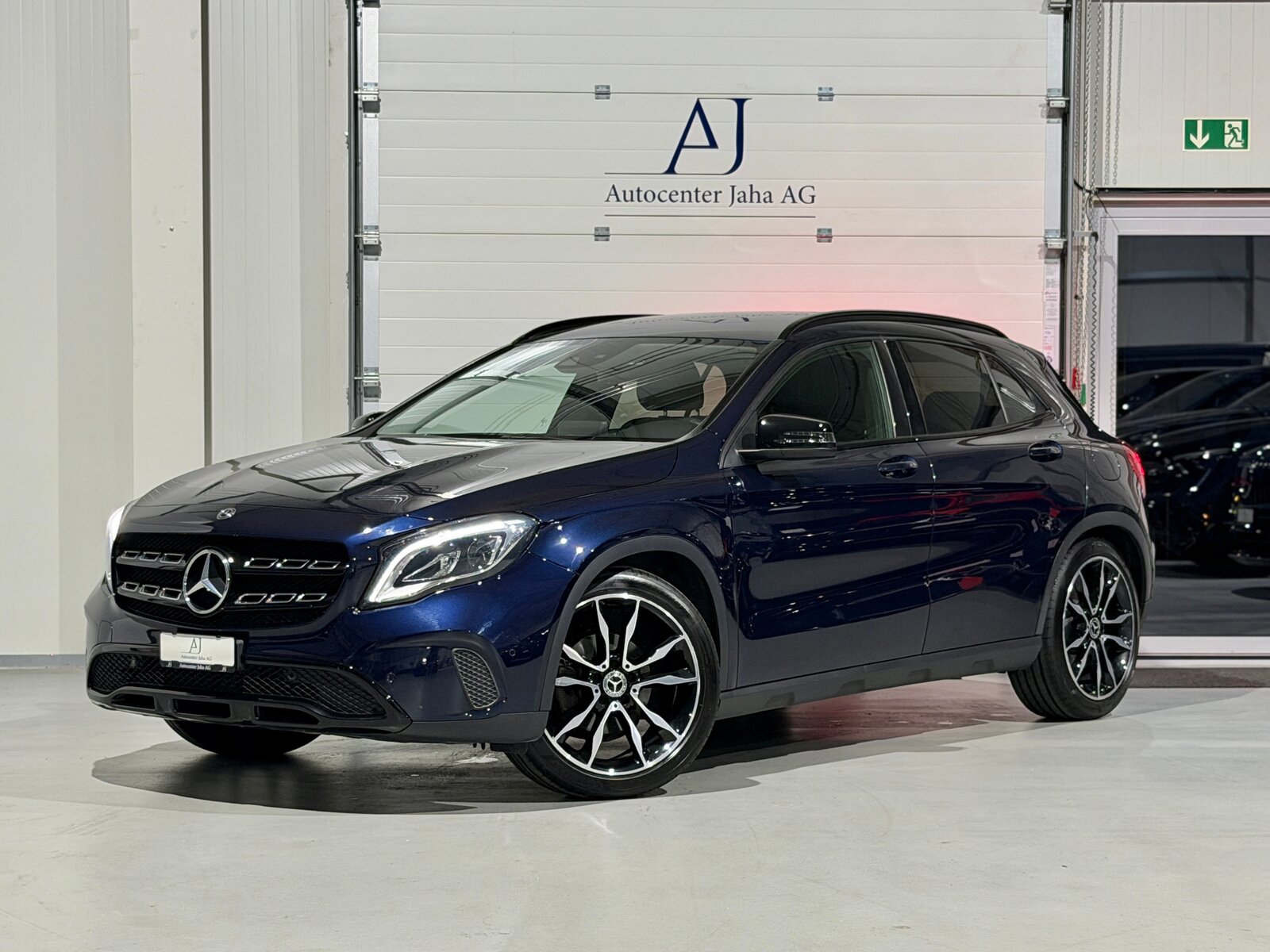 MERCEDES-BENZ GLA 200 Night Star 7G-DCT