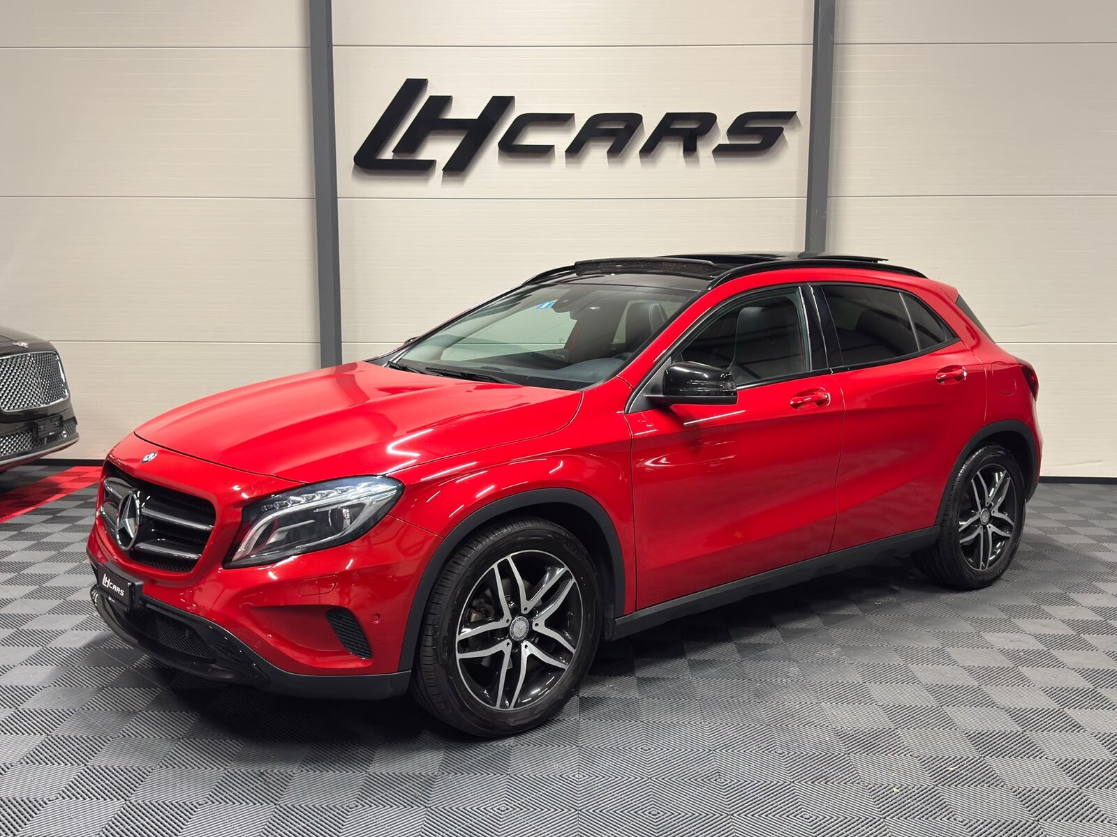 MERCEDES-BENZ GLA 200 Urban