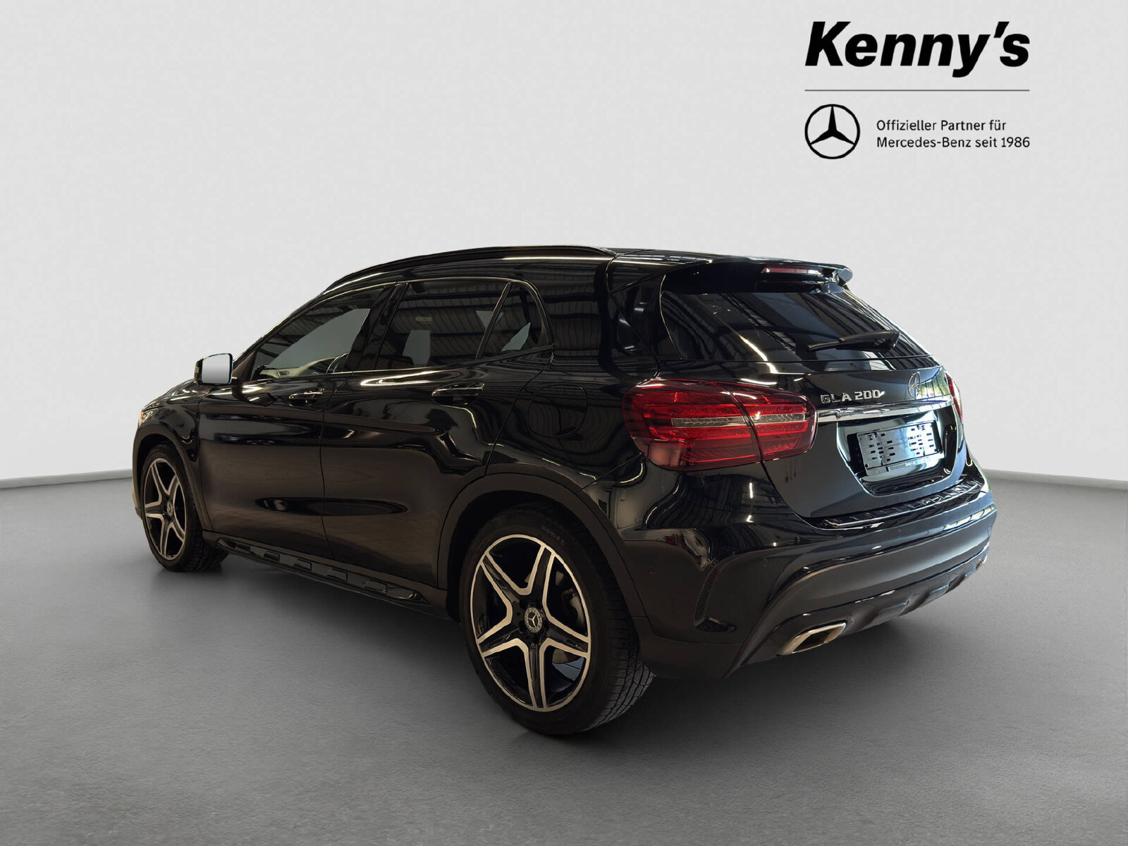 MERCEDES-BENZ GLA 200 Night Star AMG Line, Benzin, Occasion / Gebraucht, Automatik - 4