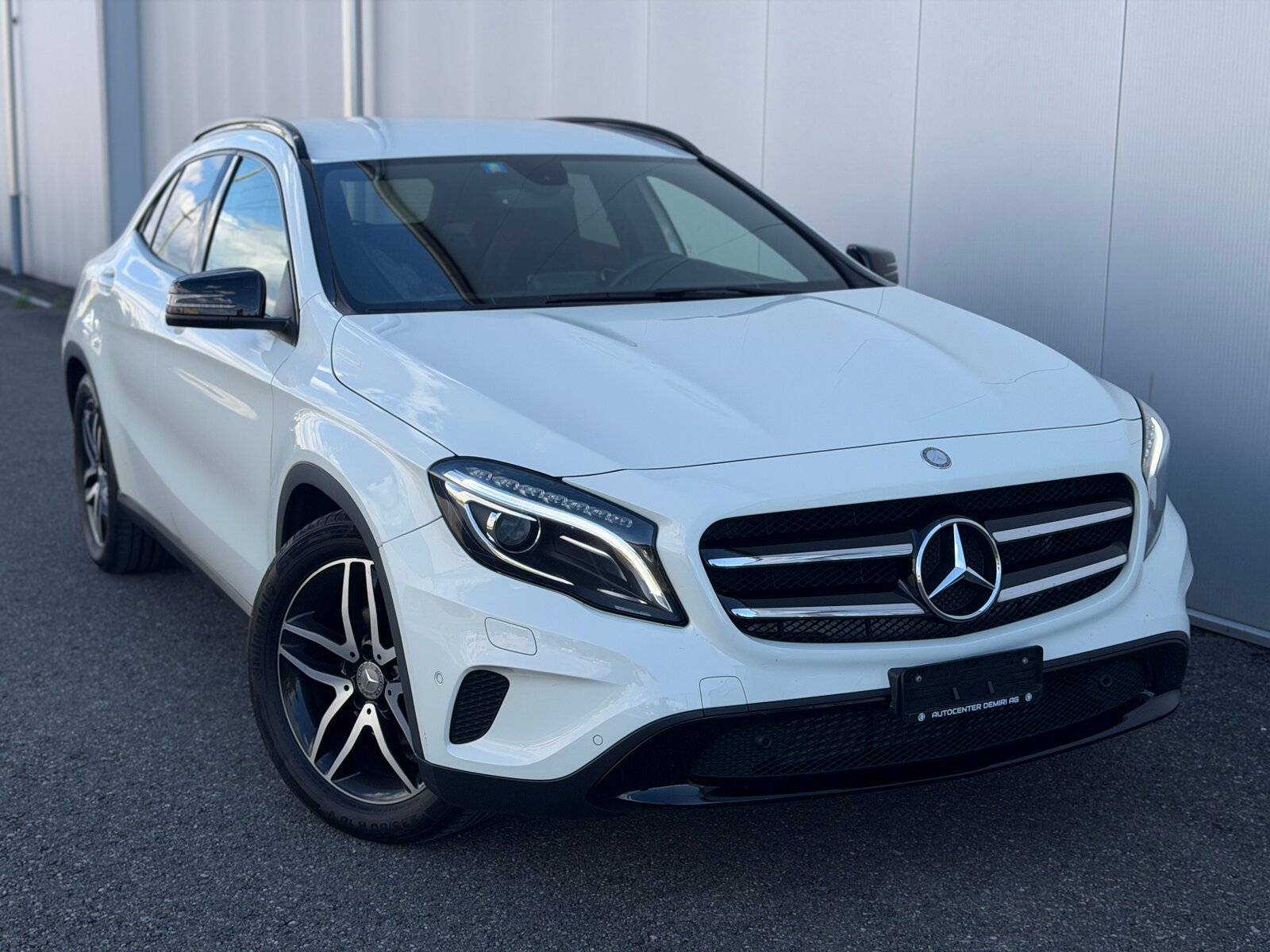 MERCEDES-BENZ GLA 200 7G-DCT