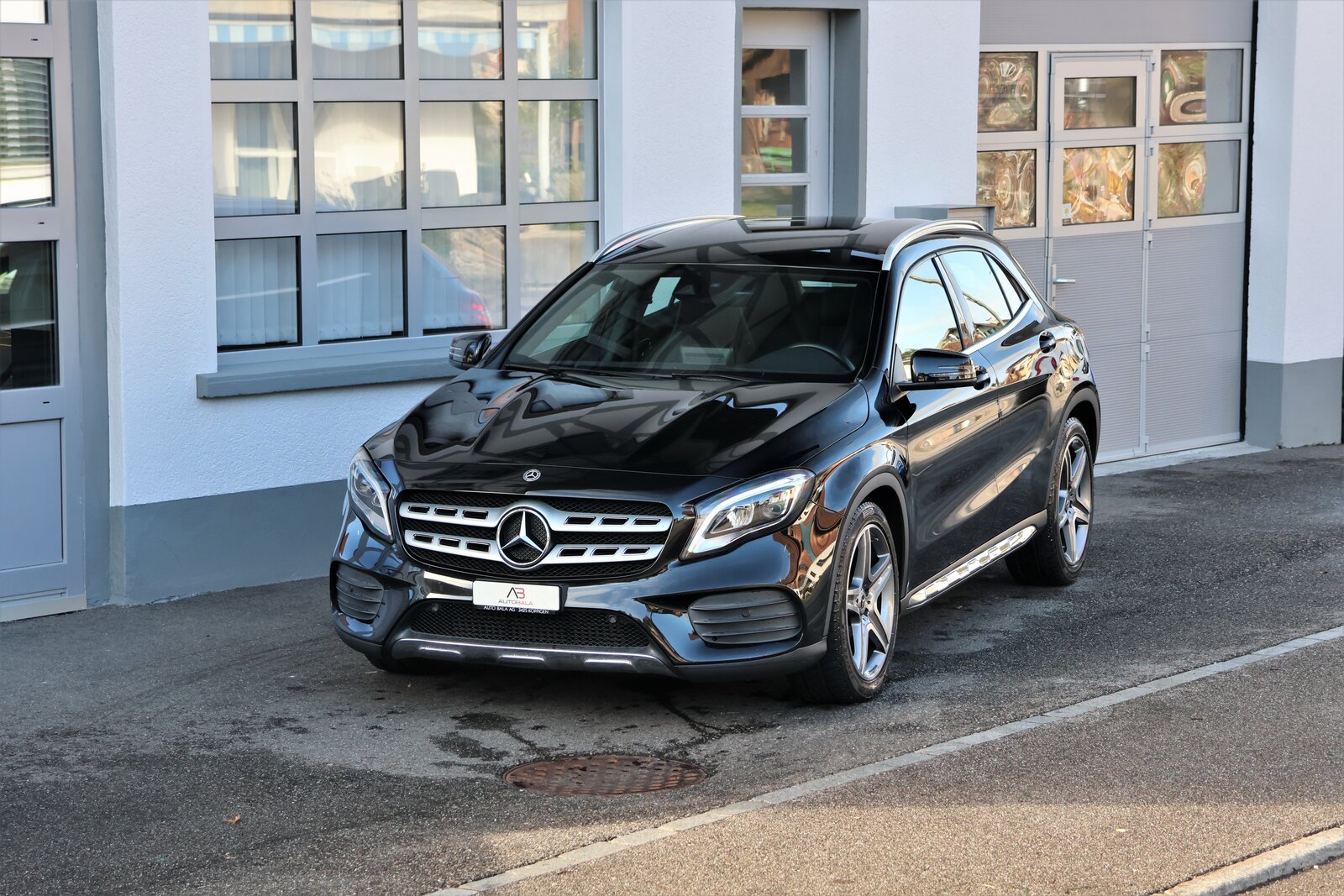 MERCEDES-BENZ GLA 200 d Swiss Star Edition AMG 4Matic 7G-DCT