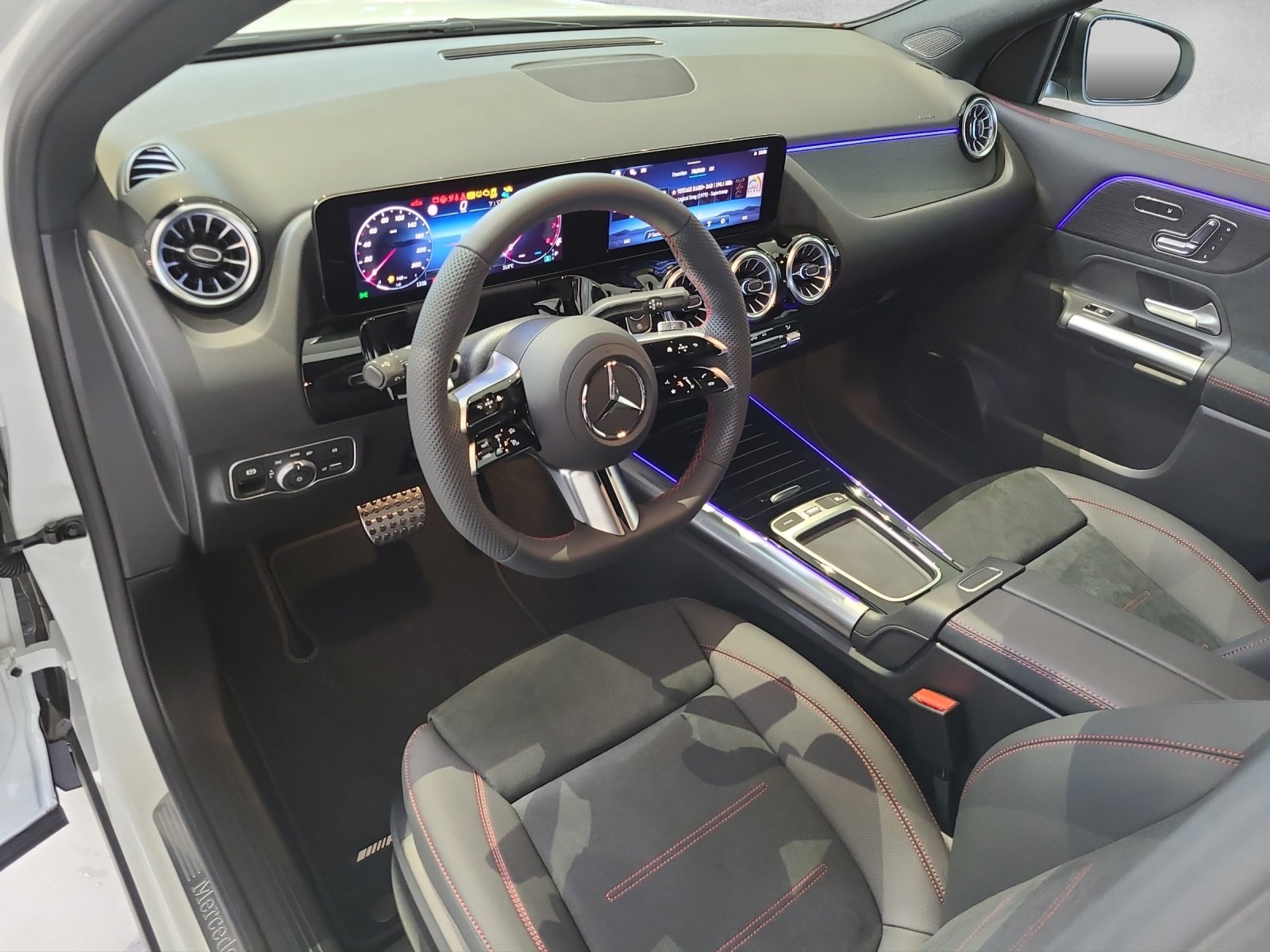 MERCEDES-BENZ GLA 200 Night Star 7G-D, Petrol, Ex-demonstrator, Automatic - 7
